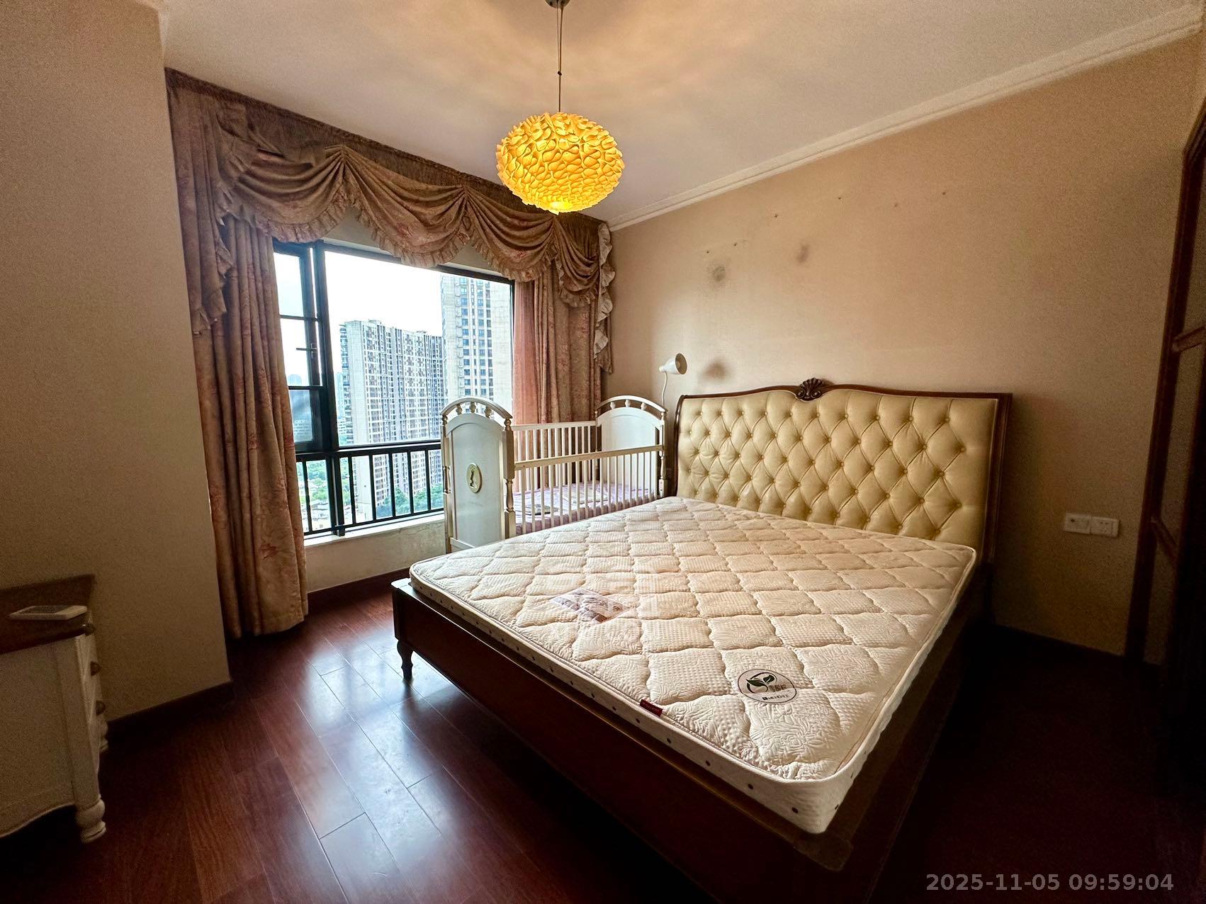 达美D6区  4室2厅2卫    2800.0元/月室内图