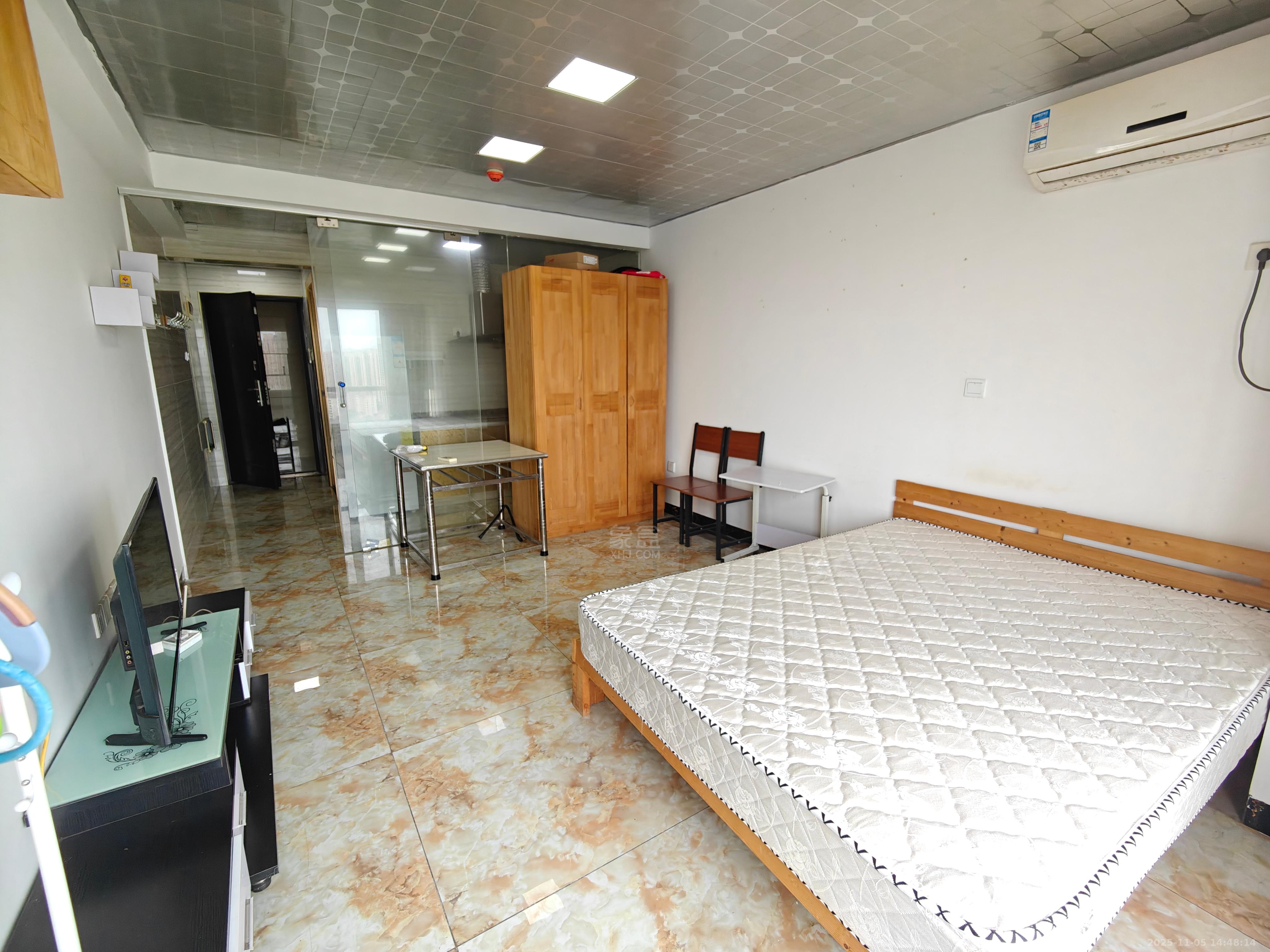 美的城三期  1室1厅1卫    900.0元/月室内图