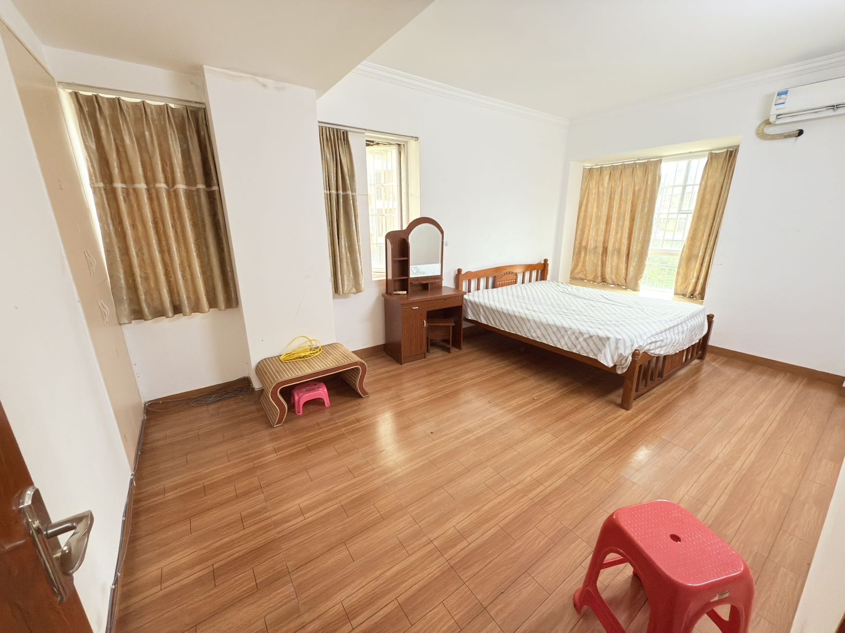 博雅花园 3室2厅1卫 2300.0元/月 博雅花园 3室2厅1卫 2300.0元/月室内图