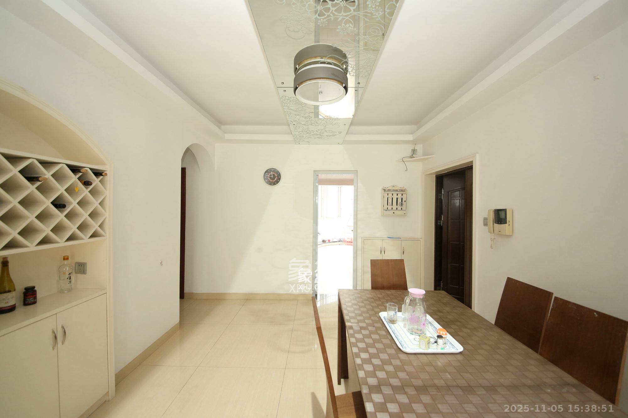 君临青园花都 3室2厅2卫 2700.0元/月 君临青园花都 3室2厅2卫 2700.0元/月室内图