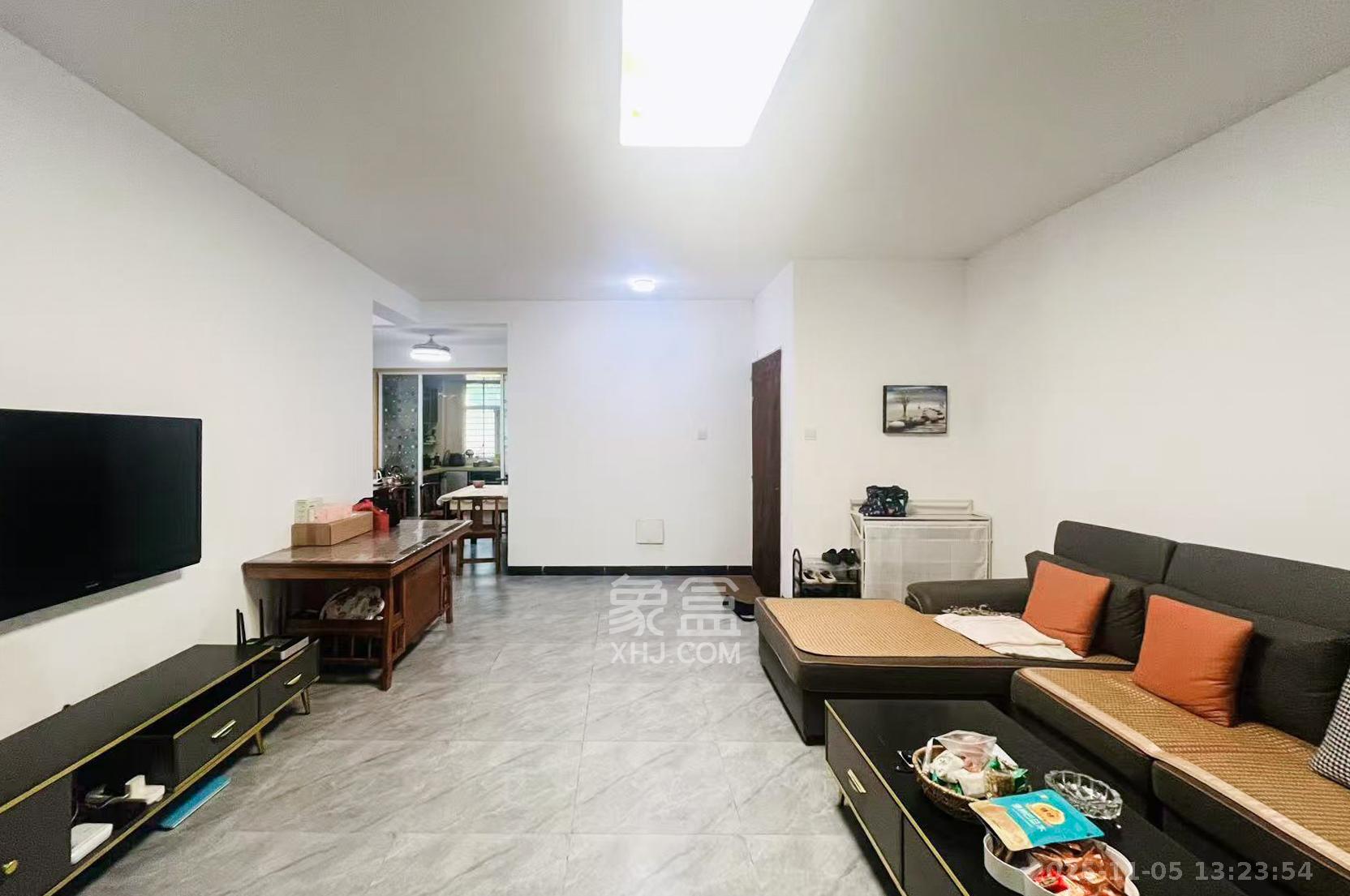 格林星城  4室2厅2卫    148.0万客厅