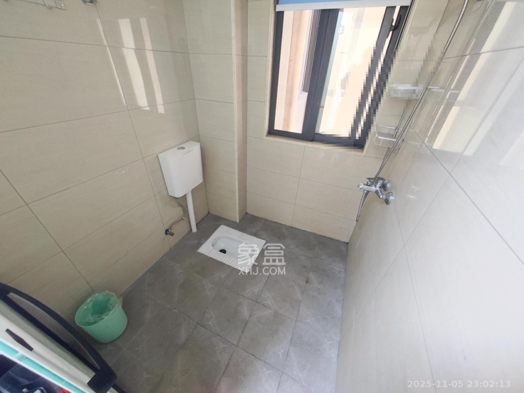 西湖鸿运佳苑  3室2厅2卫    95.0万卫生间