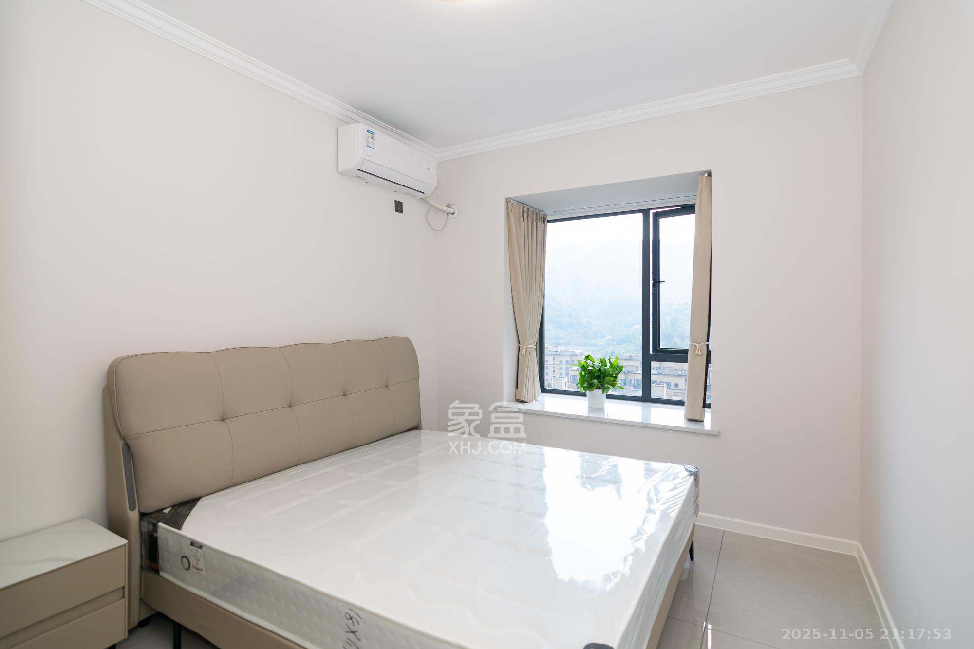 澳海谷山府  4室2厅2卫    99.8万卧室