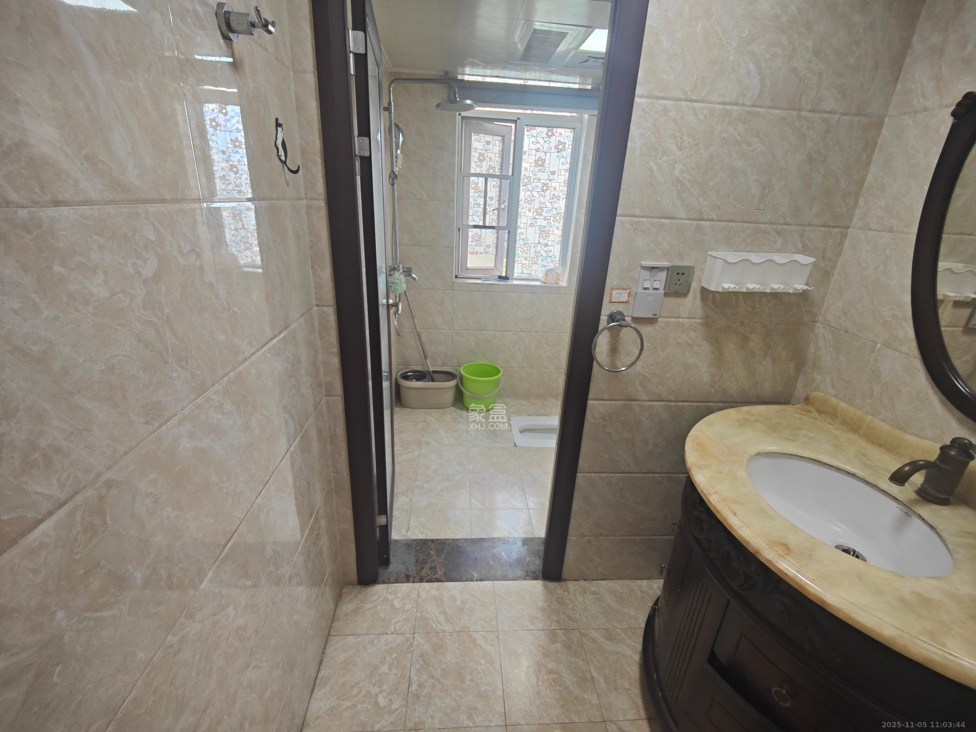 泊爱蓝湾  4室2厅2卫    3200.0元/月室内图