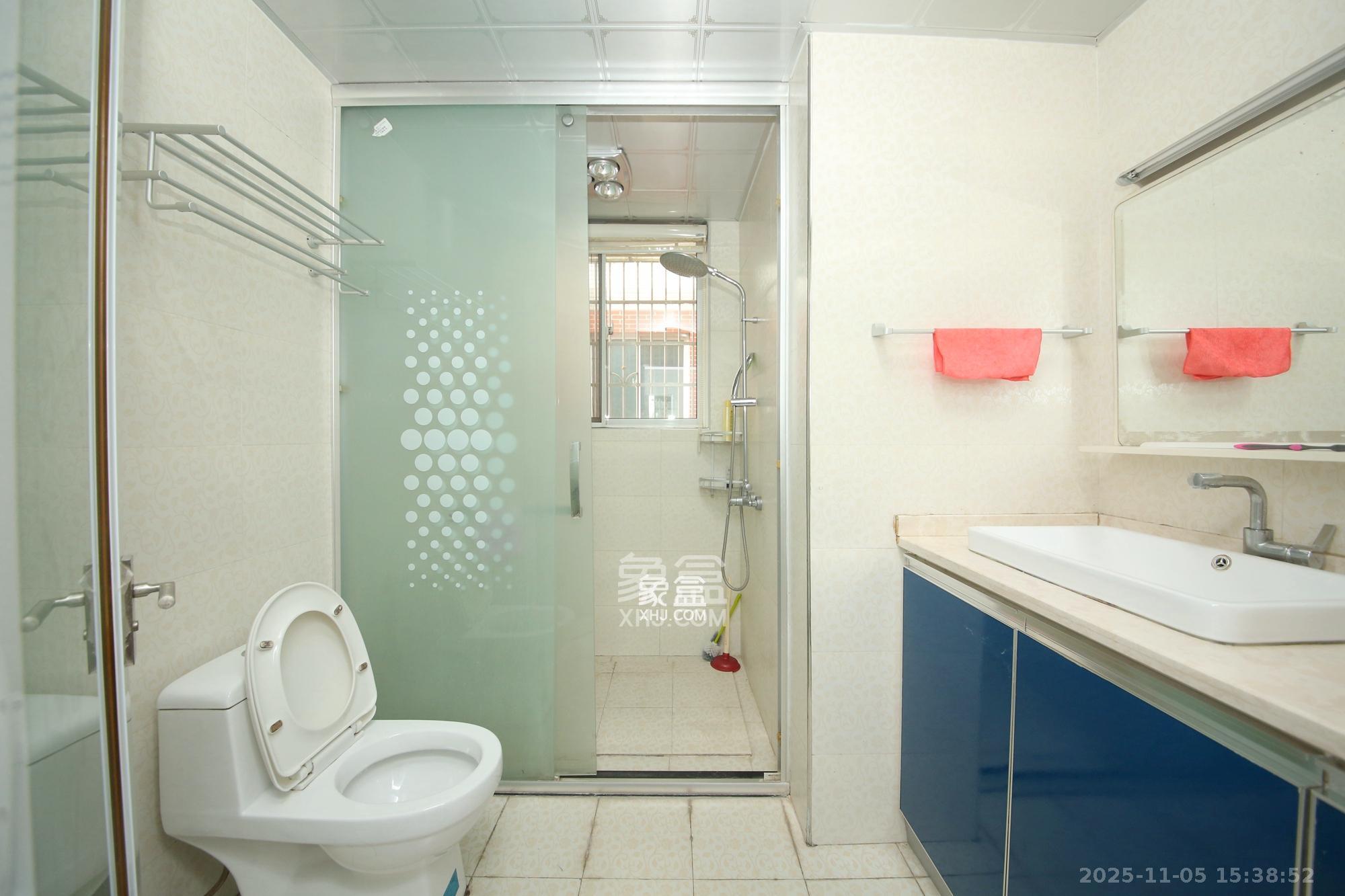 君临青园花都 3室2厅2卫 2700.0元/月 君临青园花都 3室2厅2卫 2700.0元/月室内图