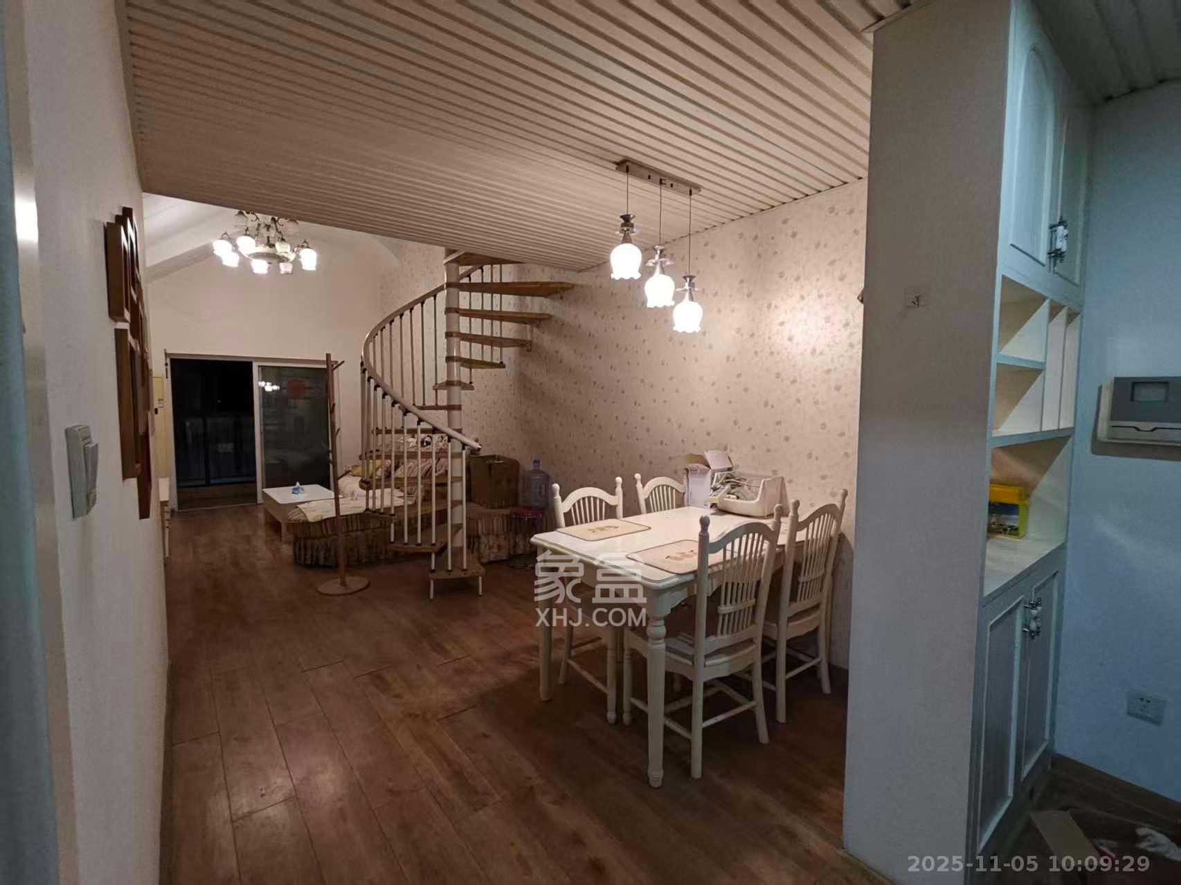 山水湾 1室2厅1卫 1500.0元/月 山水湾 1室2厅1卫 1500.0元/月室内图