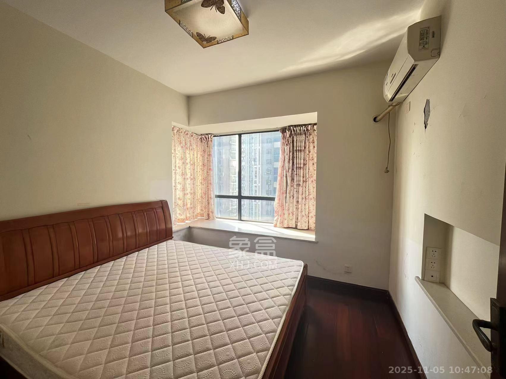 金麓国际  3室2厅1卫    2400.0元/月室内图