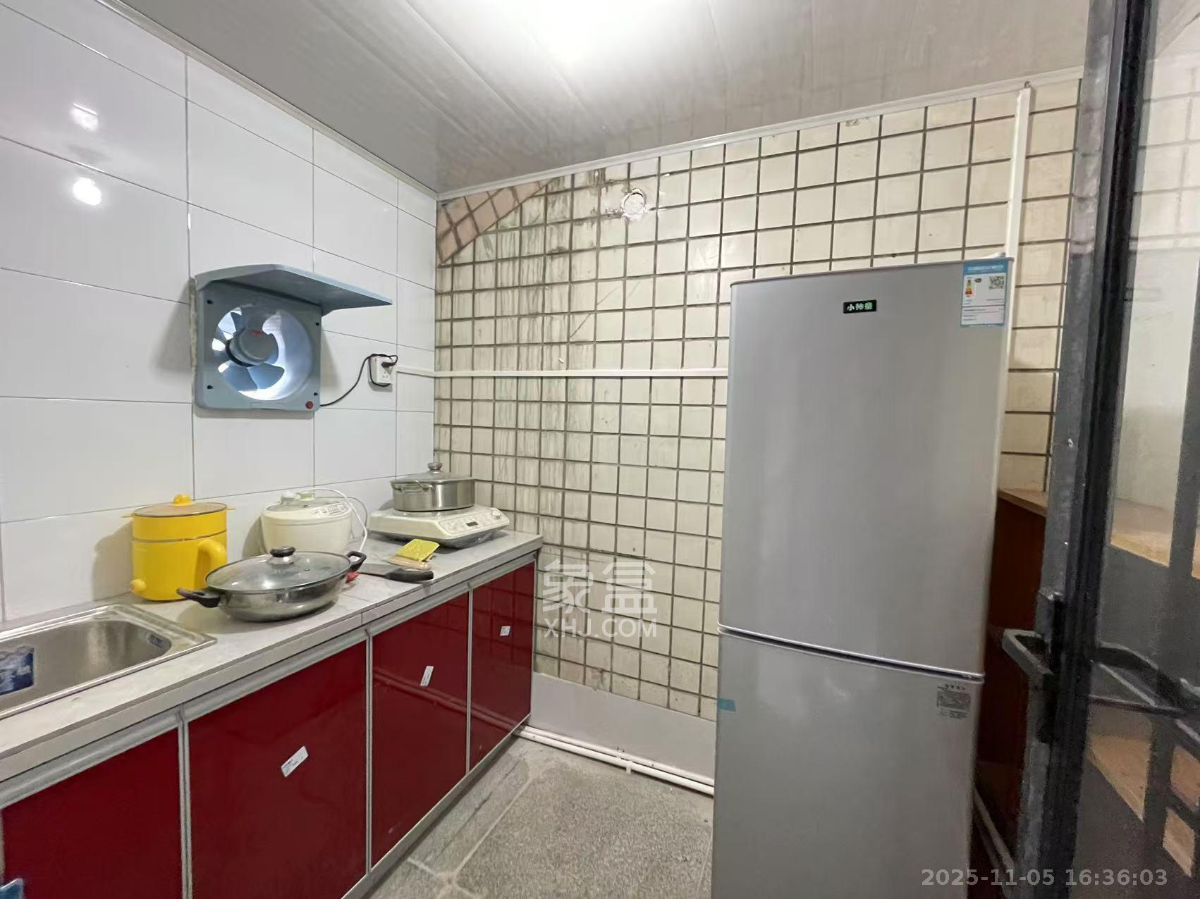 德政园 2室2厅1卫 1300.0元/月 德政园 2室2厅1卫 1300.0元/月室内图