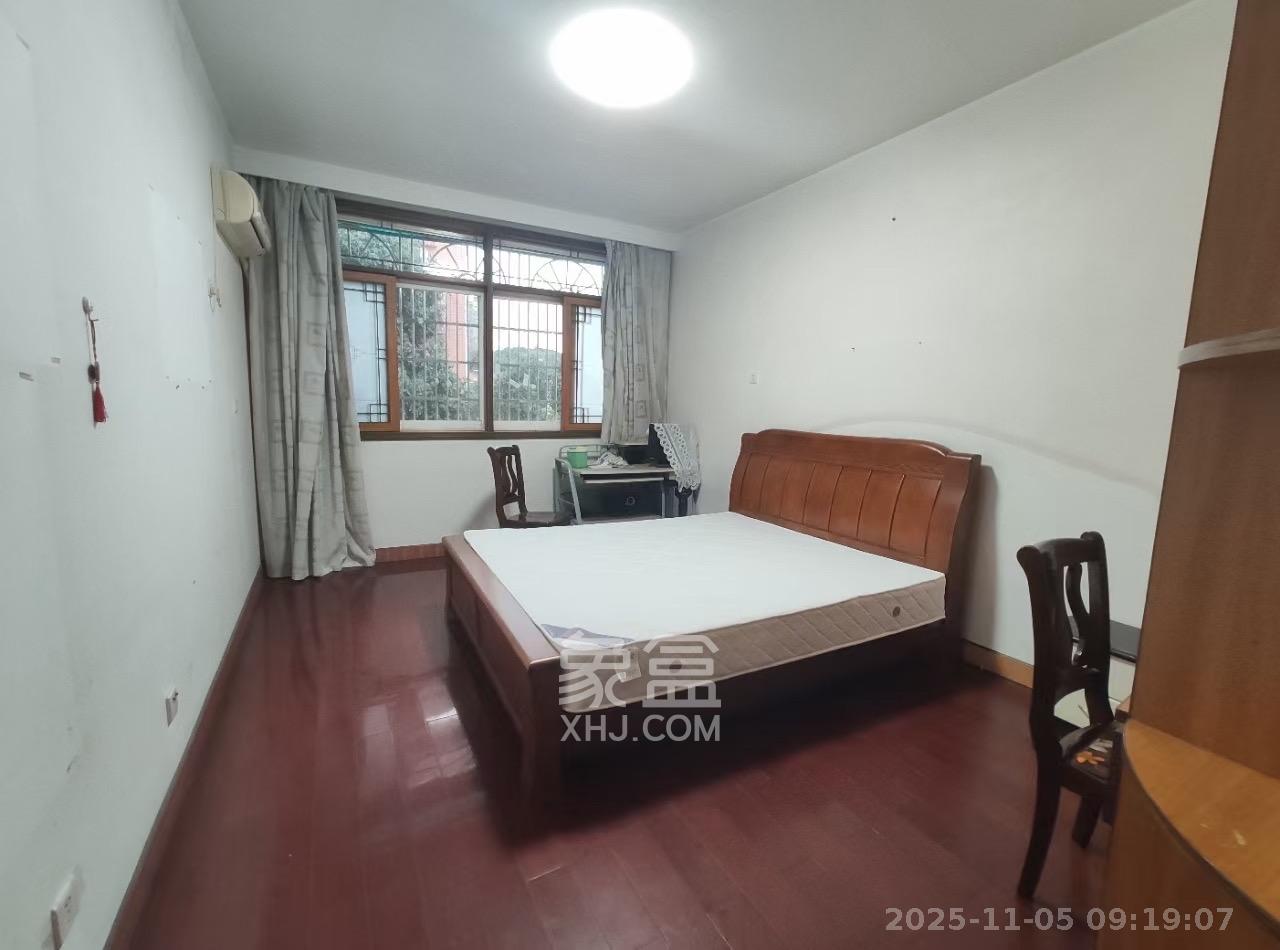 金色比华利 3室2厅2卫 1600.0元/月 金色比华利 3室2厅2卫 1600.0元/月室内图