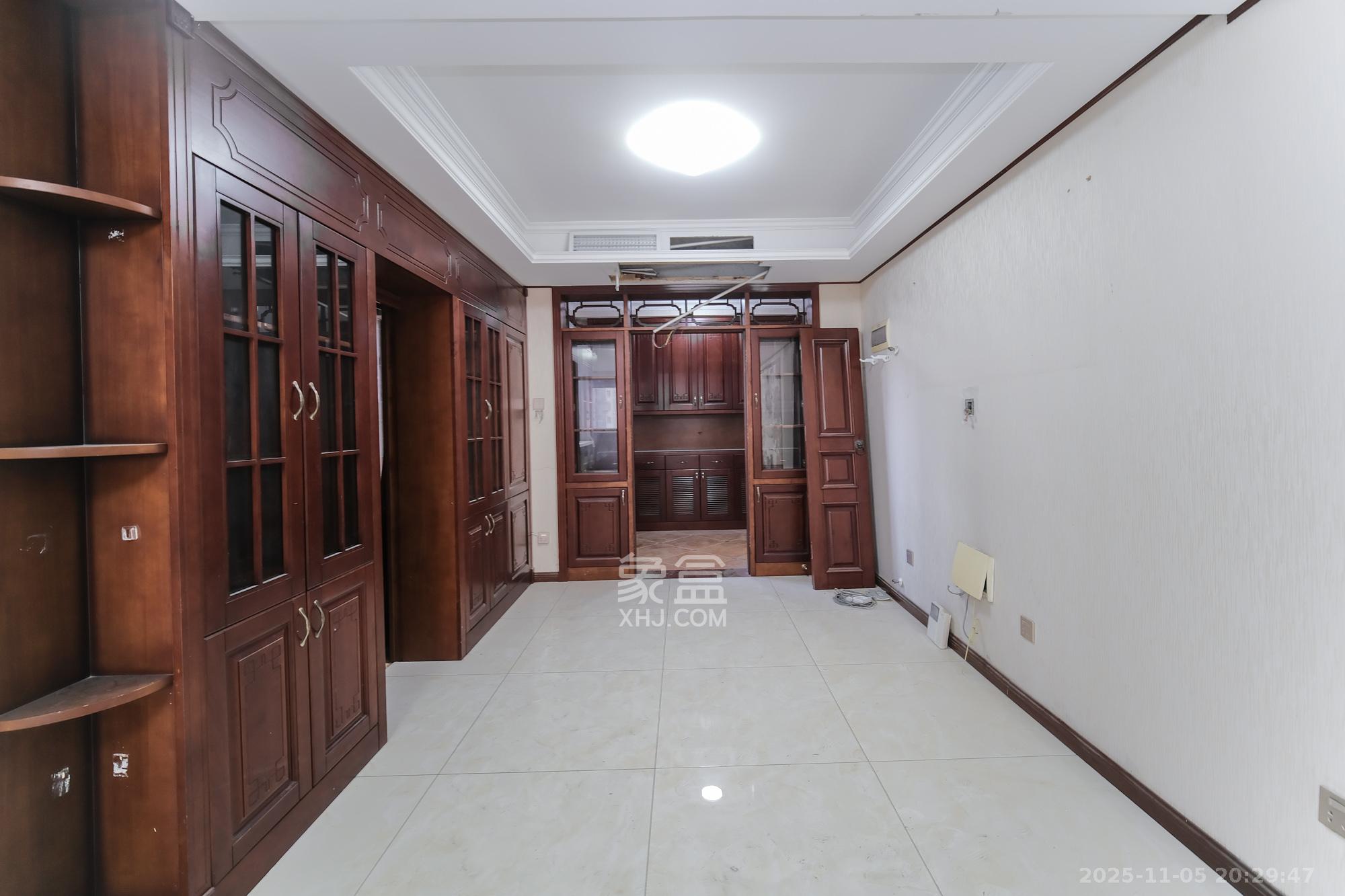 好望谷  3室2厅2卫    62.0万客厅