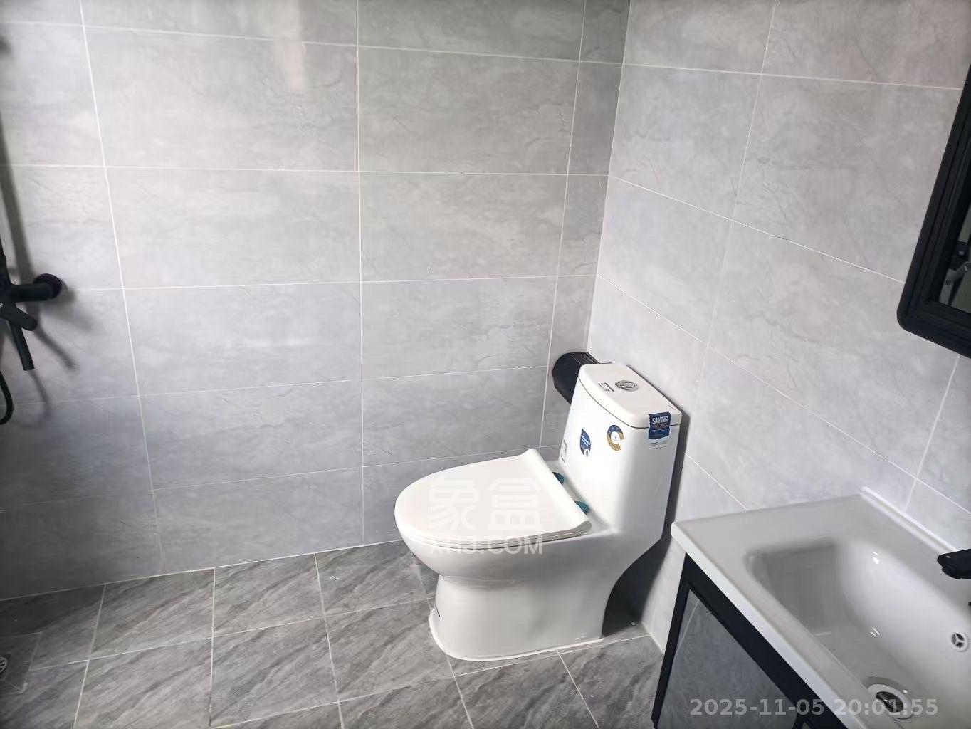 保利香槟国际  1室0厅0卫    2000.0元/月