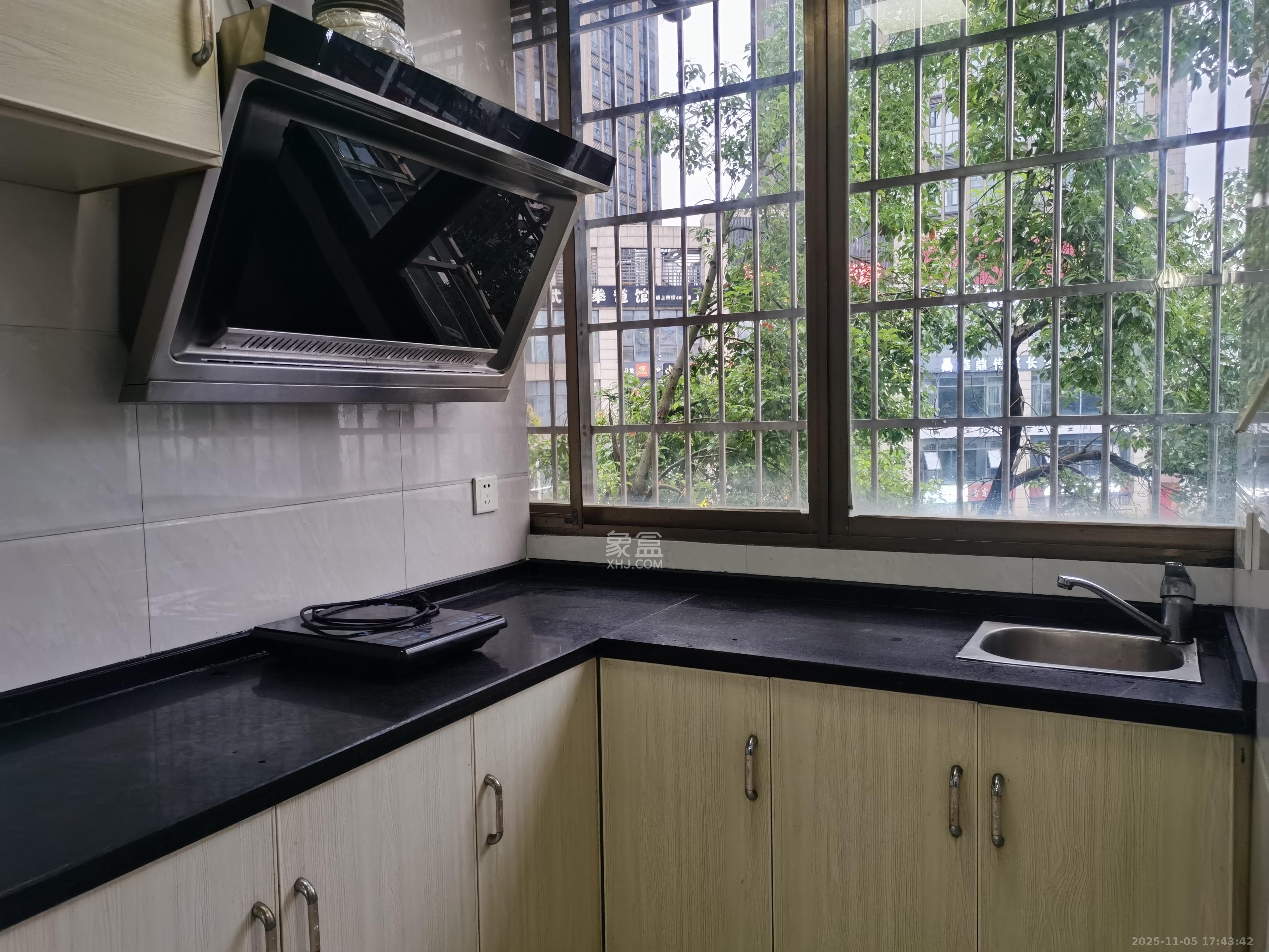 先福安置小区 2室2厅1卫 1600.0元/月 先福安置小区 2室2厅1卫 1600.0元/月室内图