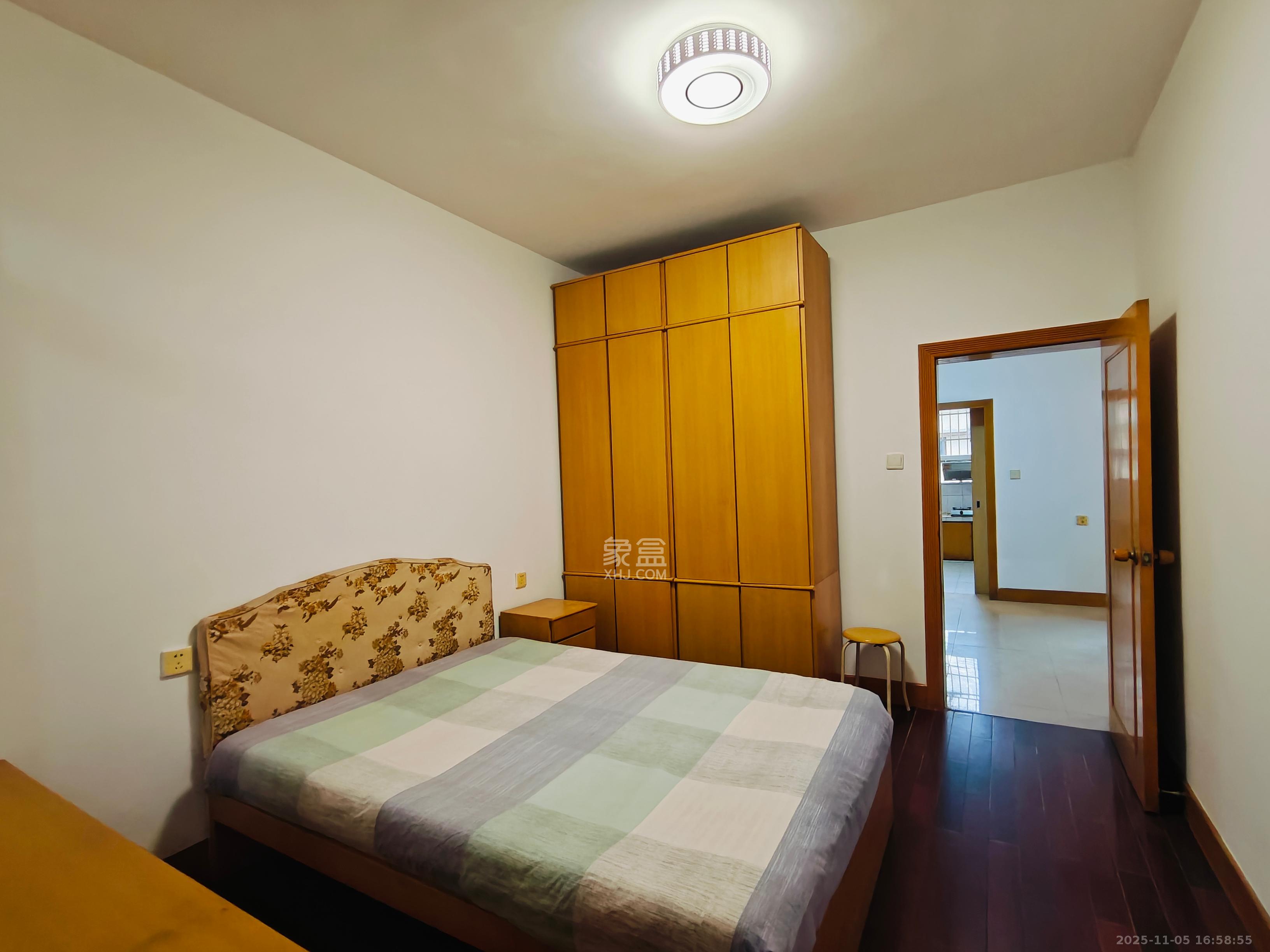 液化石油气公司宿舍 3室1厅1卫 1800.0元/月 液化石油气公司宿舍 3室1厅1卫 1800.0元/月室内图