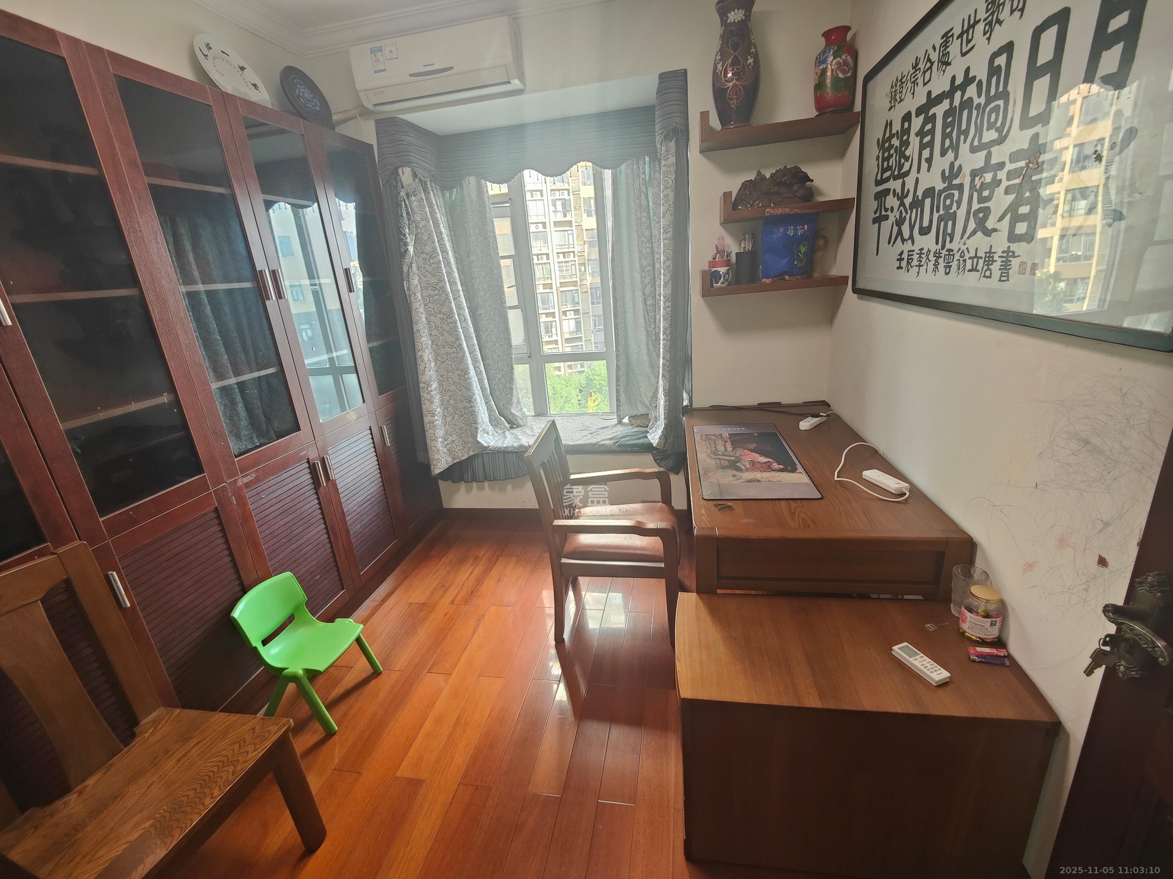 泊爱蓝湾  4室2厅2卫    3200.0元/月室内图