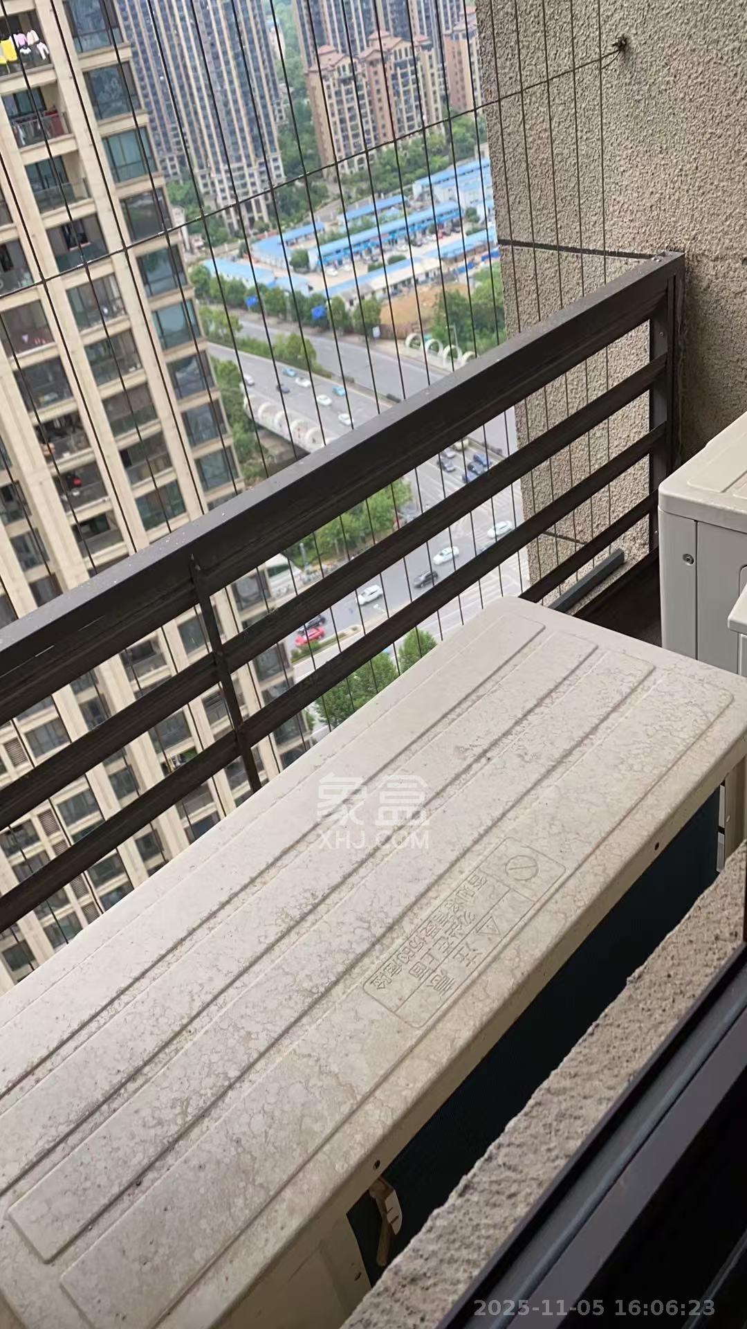 金茂梅溪湖  3室2厅2卫    3200.0元/月室内图