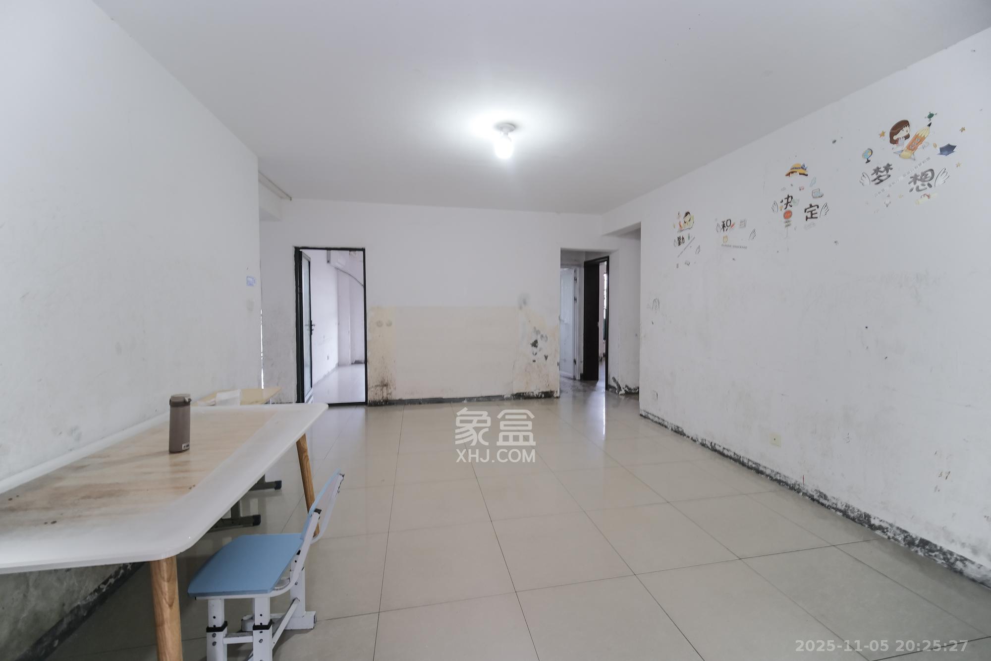 三一街区 3室2厅2卫 76.8万 三一街区 3室2厅2卫 76.8万客厅