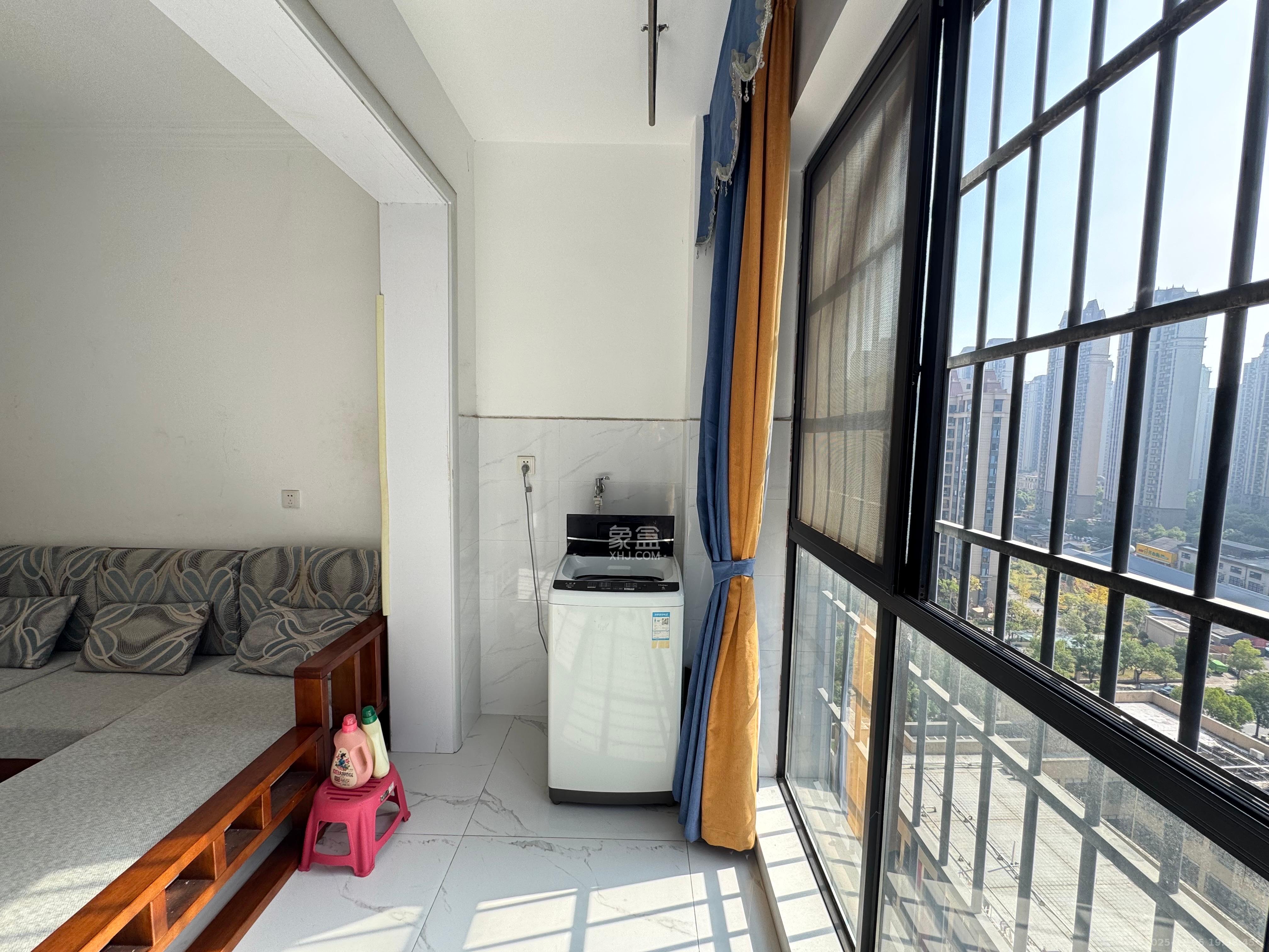 辉煌国际城二期  3室1厅1卫    2500.0元/月室内图