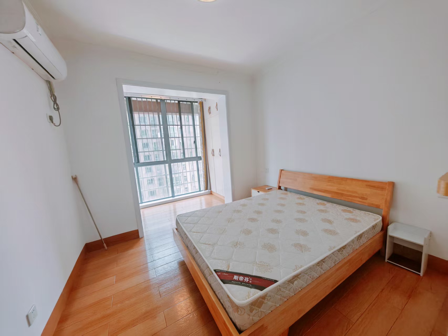 鹏利广场  1室1厅1卫    1250.0元/月