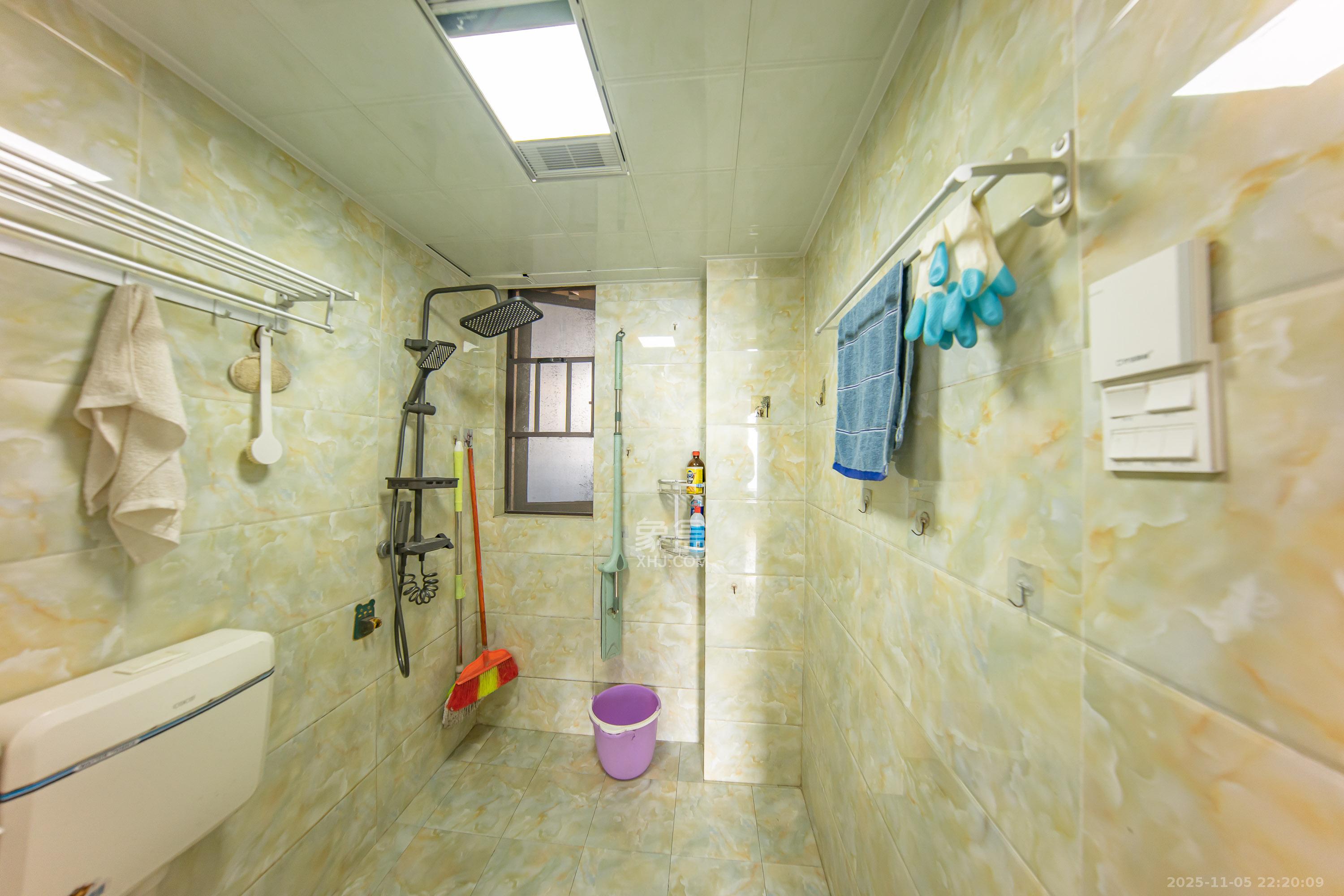 华润橡树湾 3室2厅1卫 69.0万 华润橡树湾 3室2厅1卫 69.0万卫生间