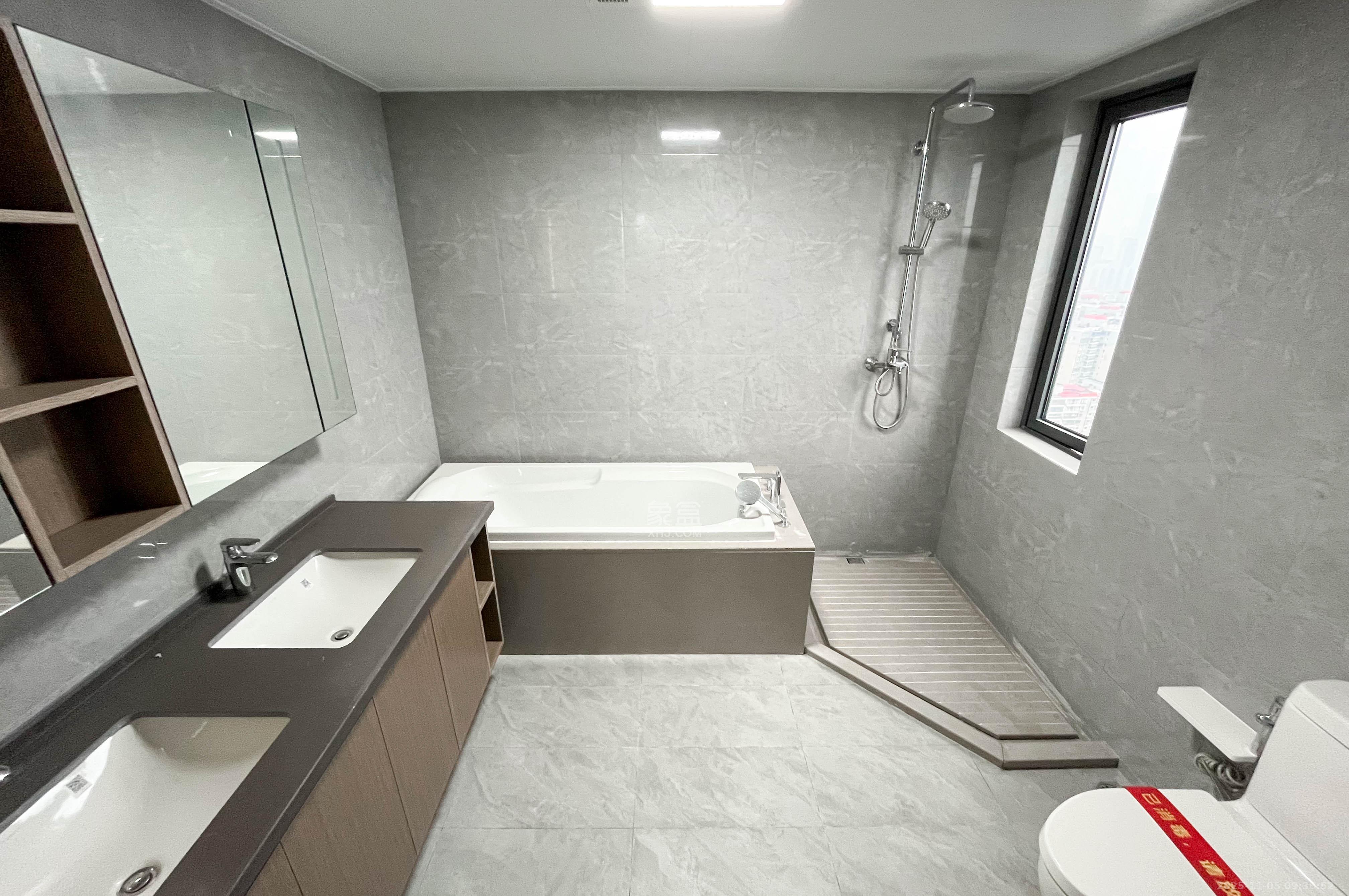 金地峯范 4室2厅2卫 280.0万 金地峯范 4室2厅2卫 280.0万卫生间