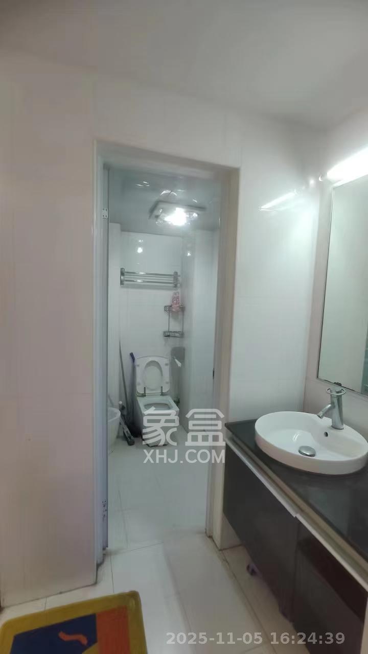 左岸右岸  2室1厅1卫    2100.0元/月室内图