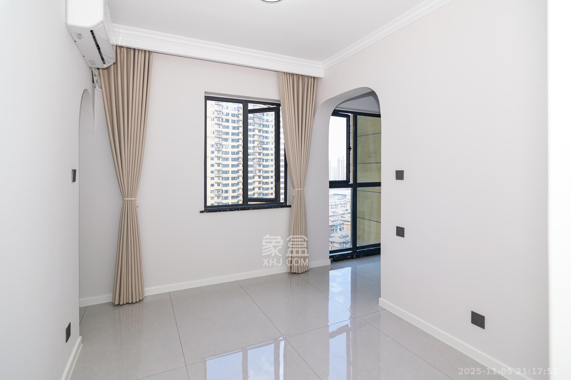 澳海谷山府  4室2厅2卫    99.8万卧室