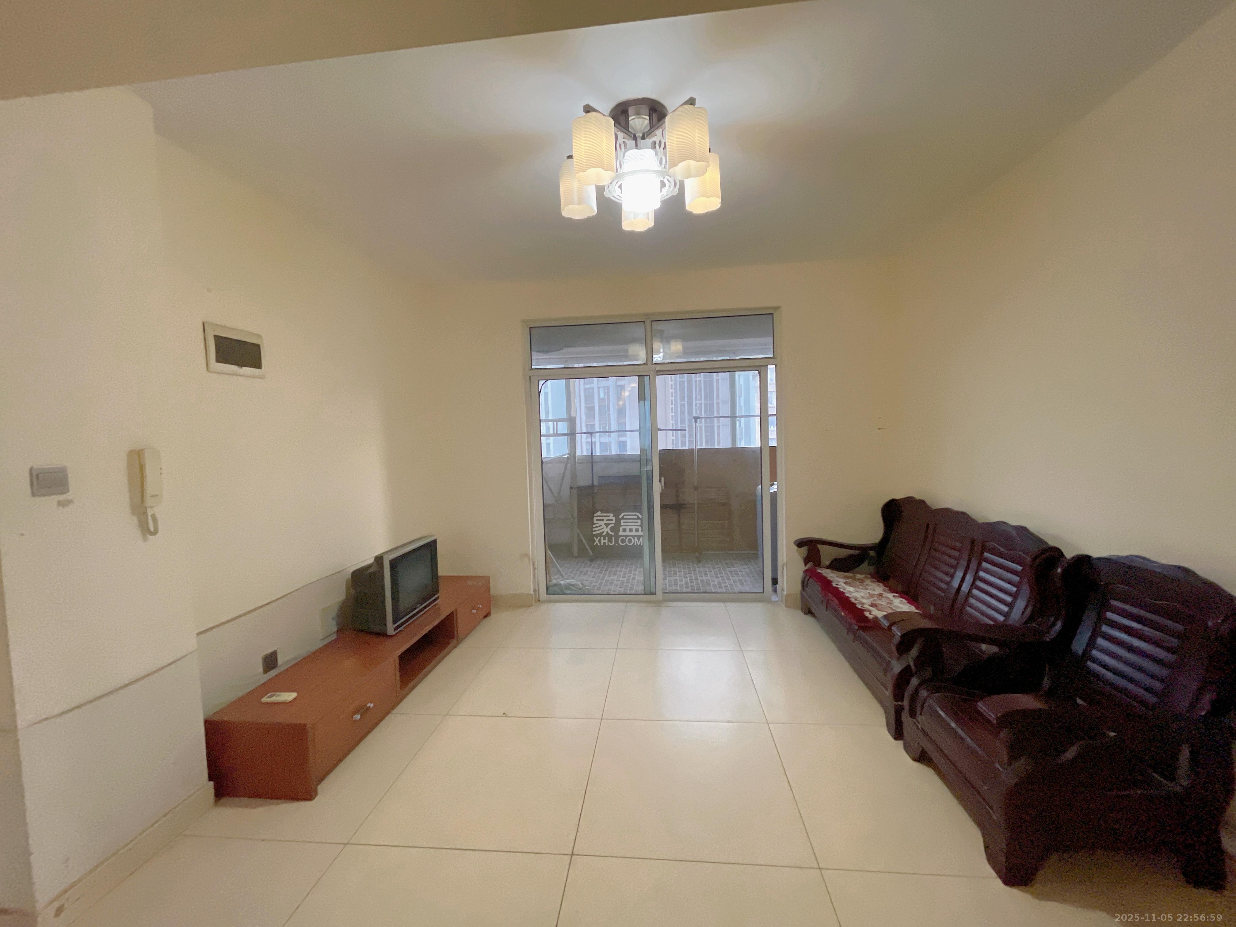 润芳园 3室2厅1卫 2000.0元/月 润芳园 3室2厅1卫 2000.0元/月室内图