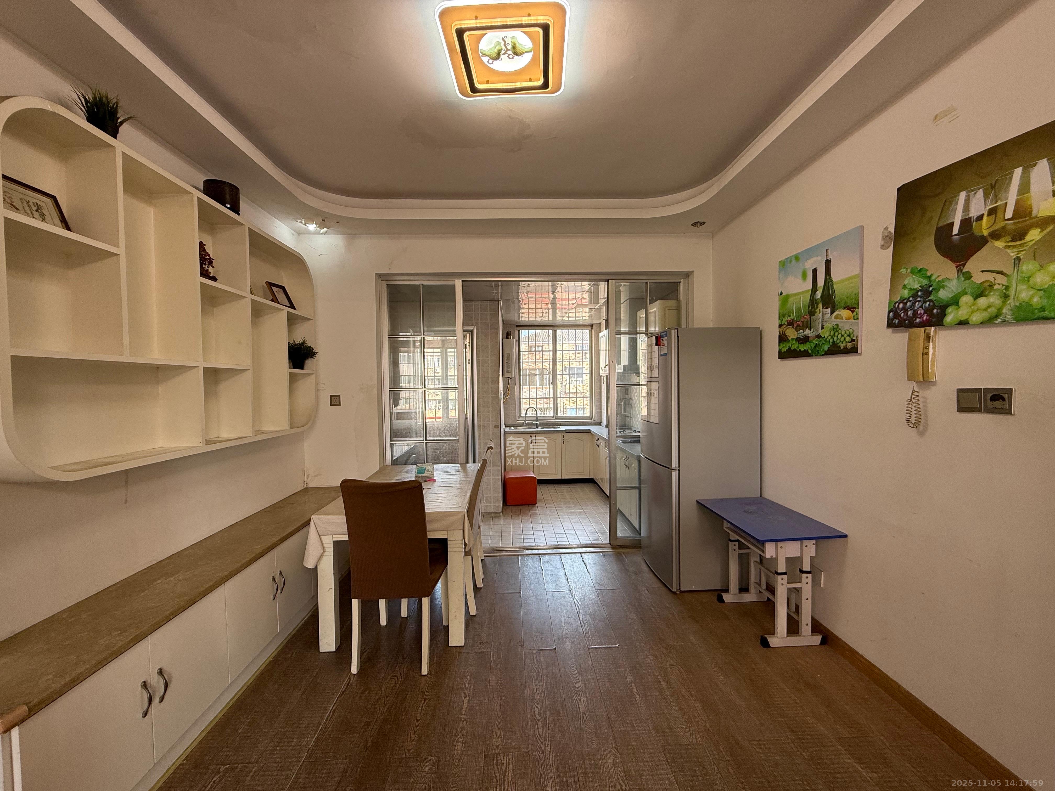 星沙商业步行街 1室2厅1卫 1700.0元/月 星沙商业步行街 1室2厅1卫 1700.0元/月室内图