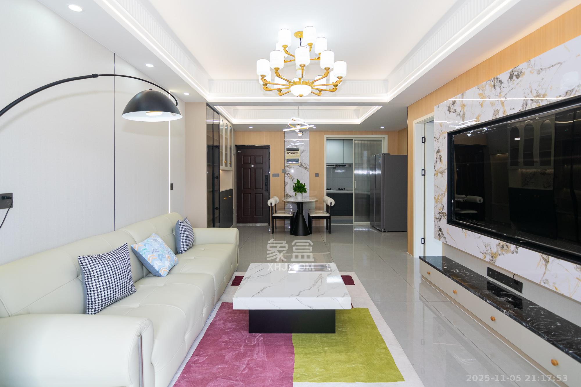 澳海谷山府  4室2厅2卫    99.8万客厅