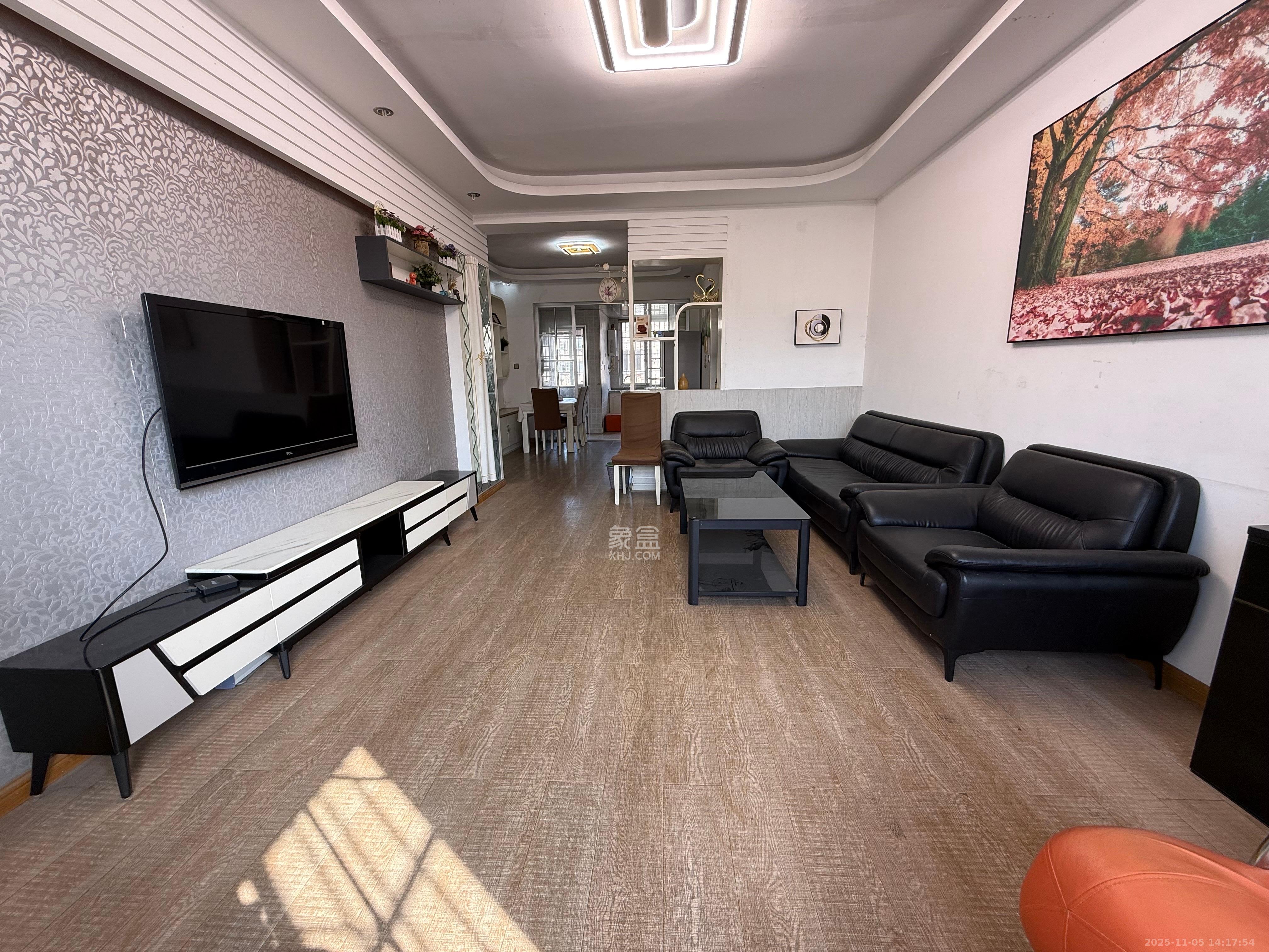 星沙商业步行街  1室2厅1卫    1700.0元/月室内图