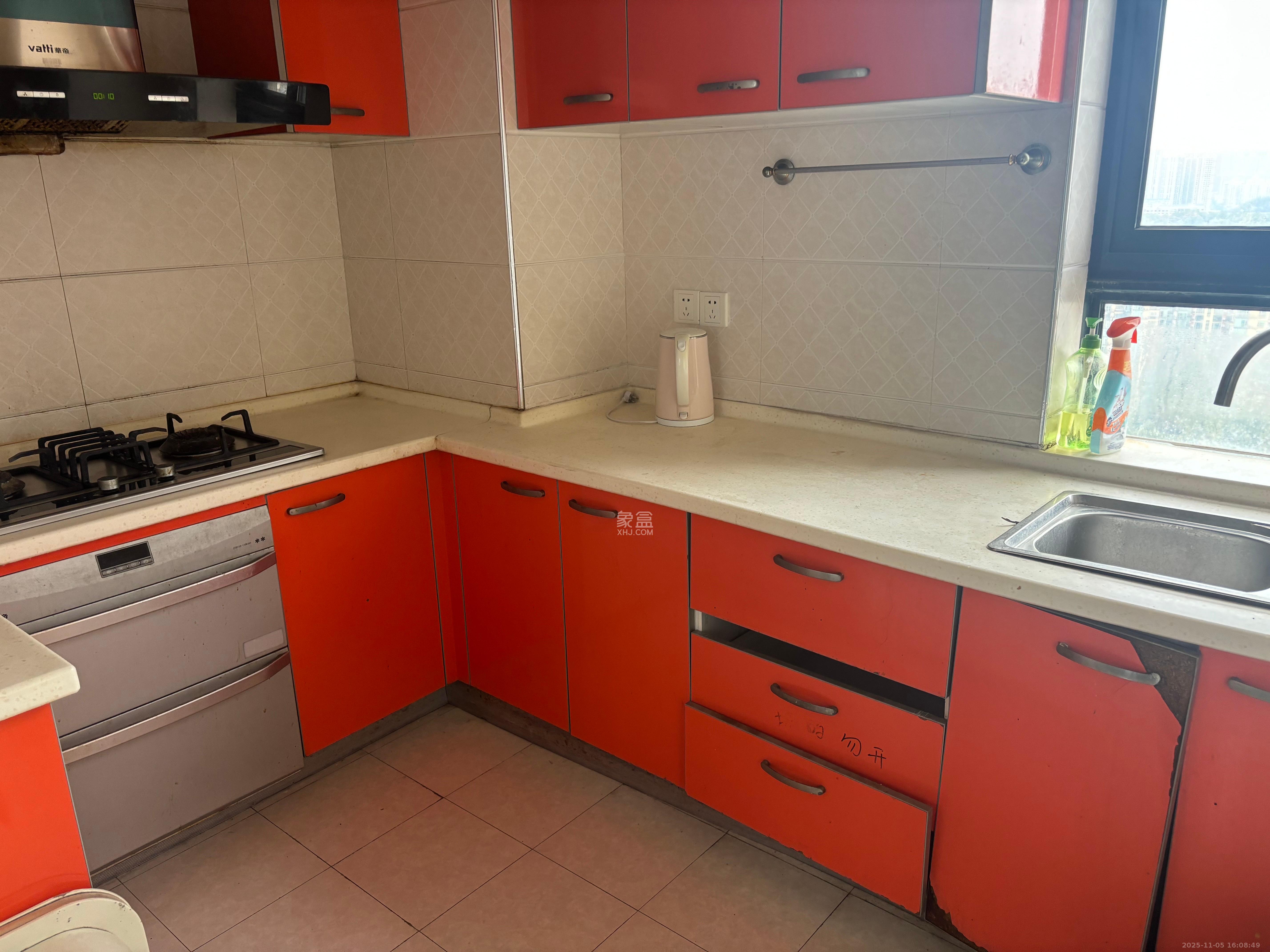 高鑫麓城  3室2厅2卫    2800.0元/月室内图