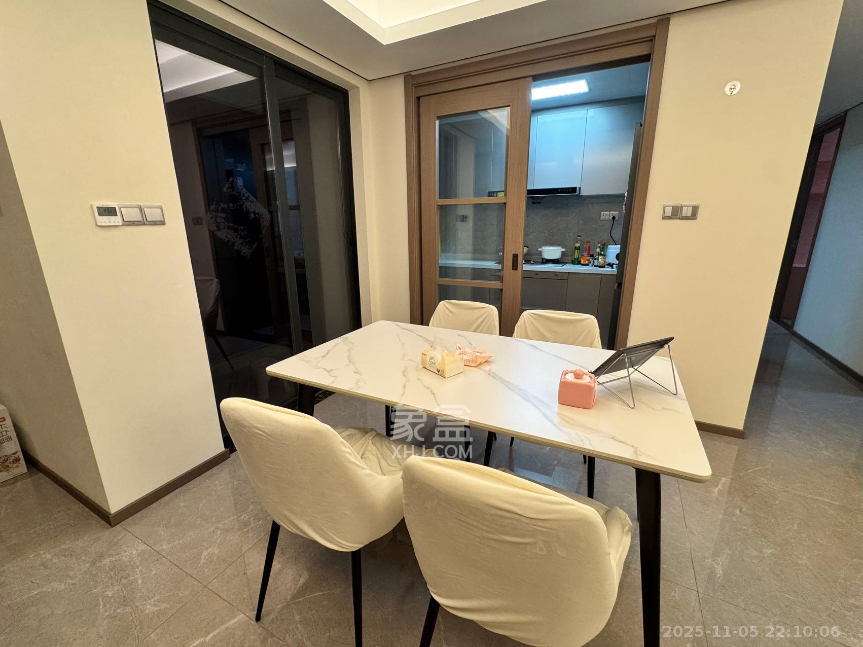 中海麓山境南区  4室2厅2卫    3500.0元/月室内图