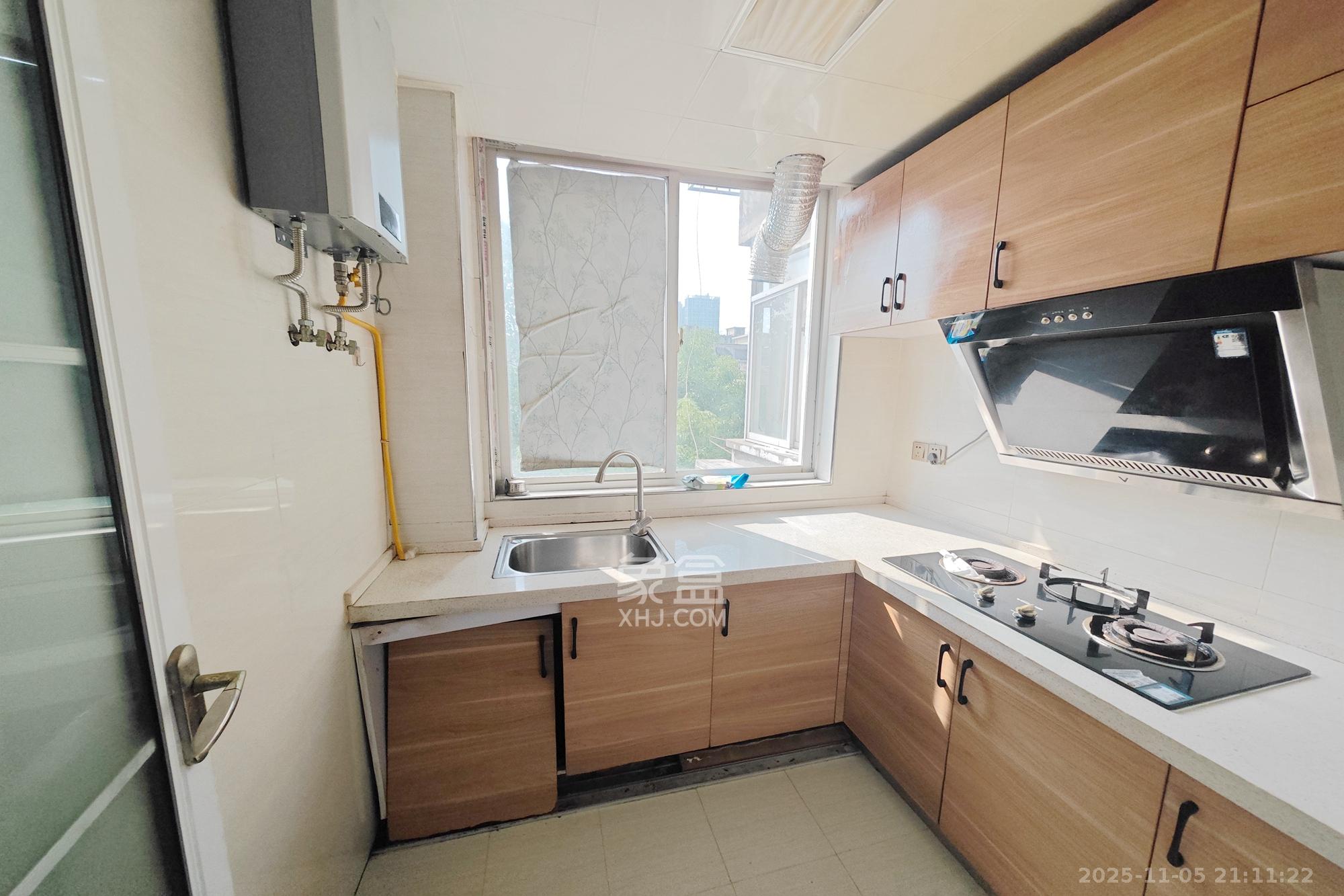 桂花二村  2室1厅1卫    42.0万厨房