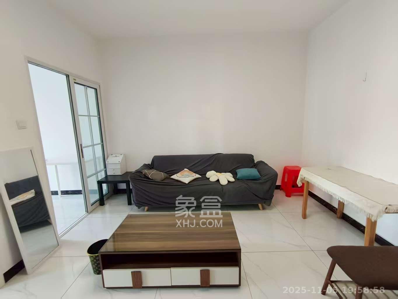 长房八方里（长房公园里）   60.0㎡      2000.0元/月室内图