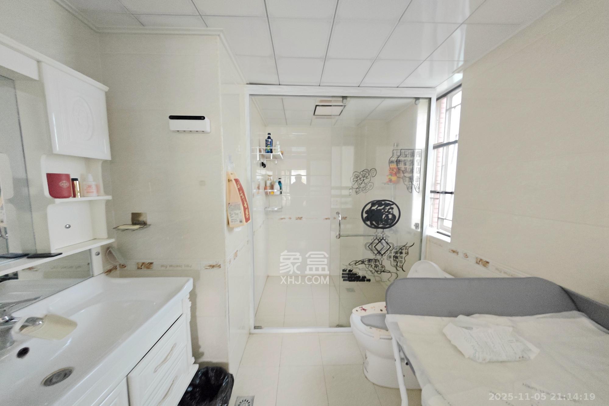 新城新世界一二三期  3室2厅2卫    125.0万其他