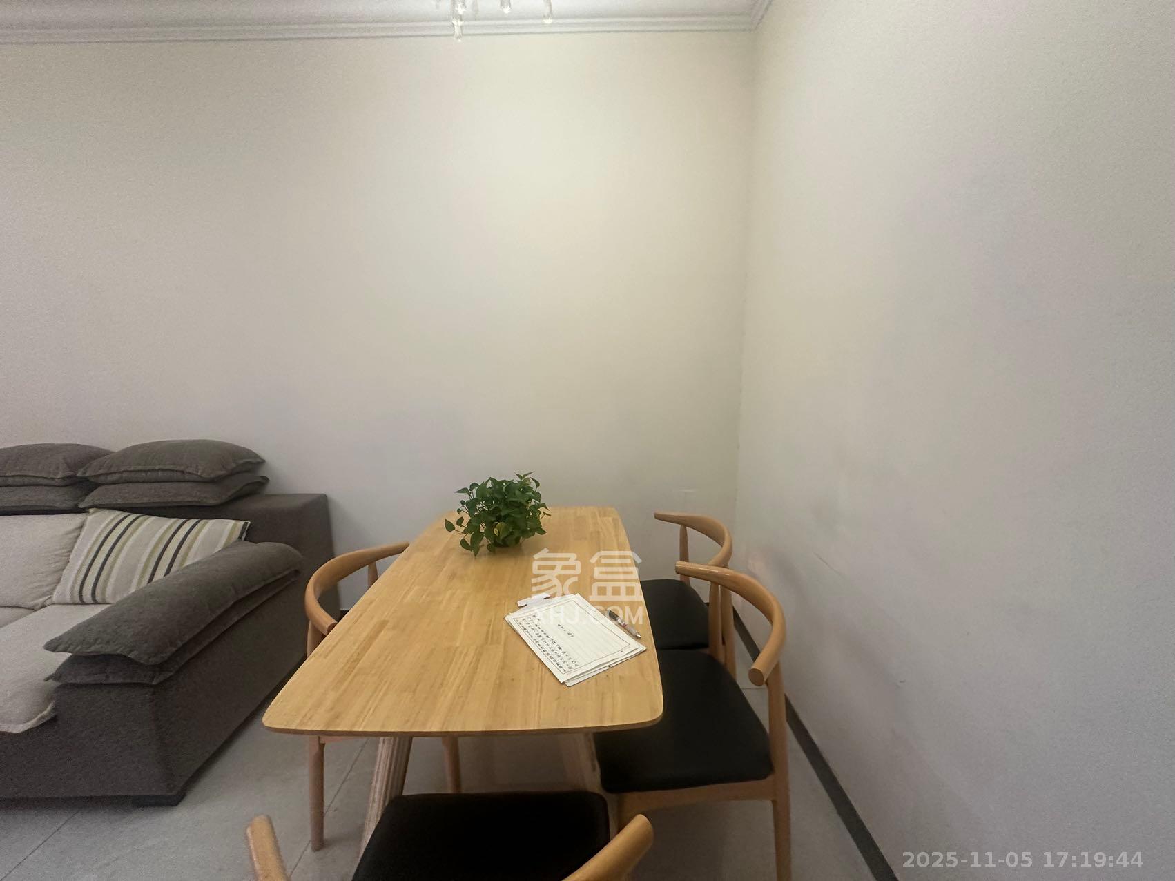 恒大御景半岛湘江苑(恒大御景半岛一期) 2室2厅1卫 2500.0元/月 恒大御景半岛湘江苑(恒大御景半岛一期) 2室2厅1卫 2500.0元/月室内图