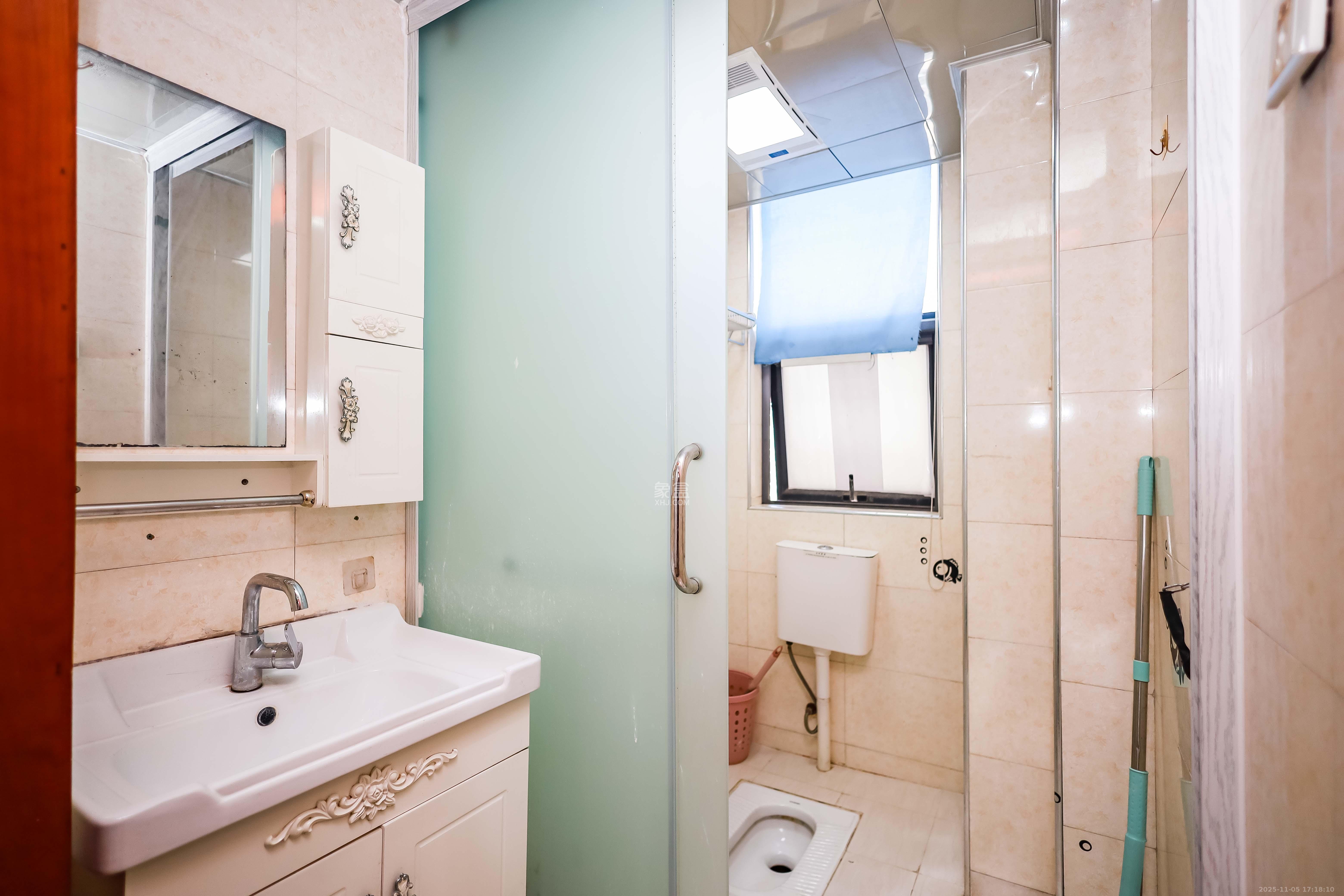 莱茵城  1室2厅1卫    88.0万卫生间