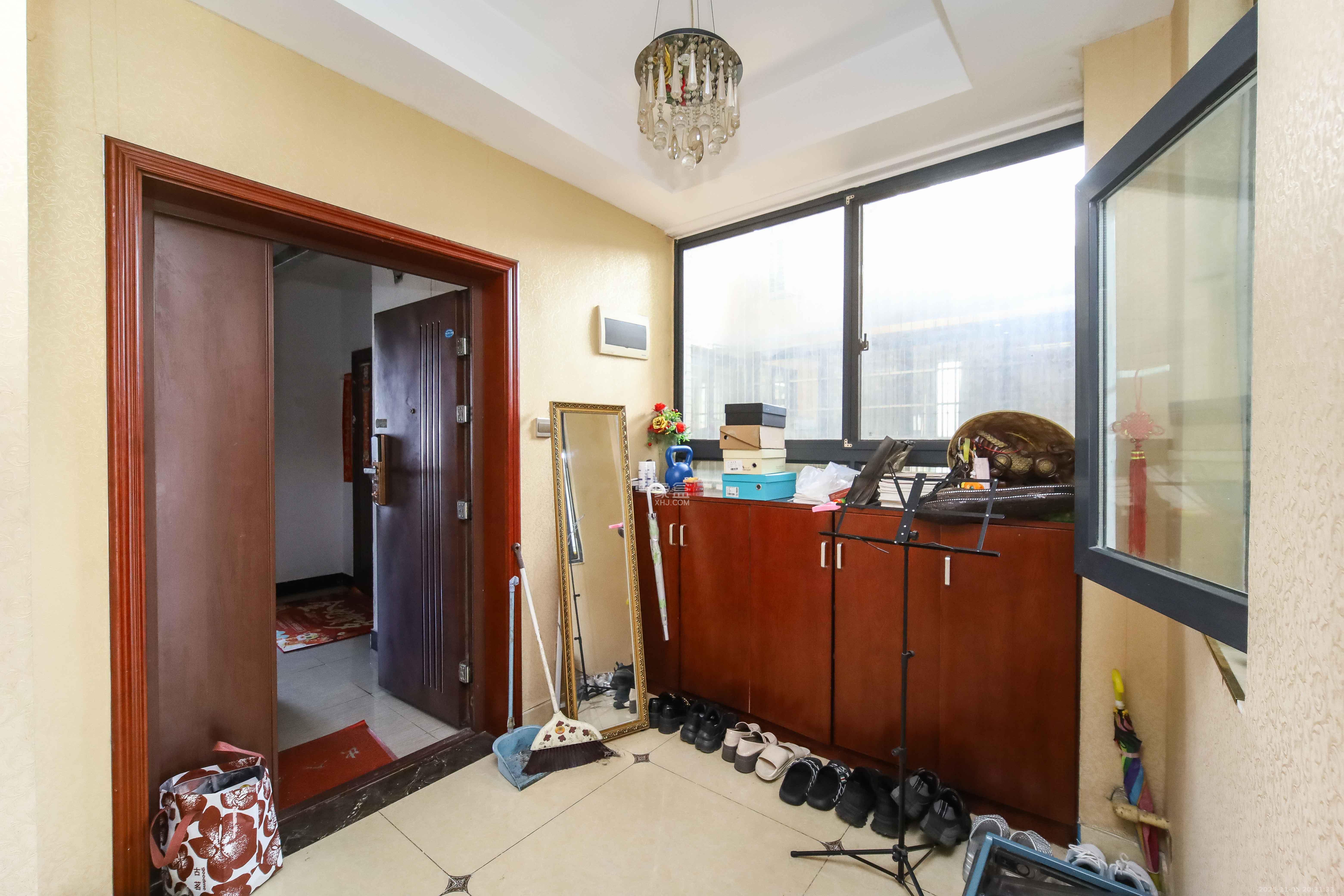 恒业雅苑  4室2厅2卫    152.0万其他