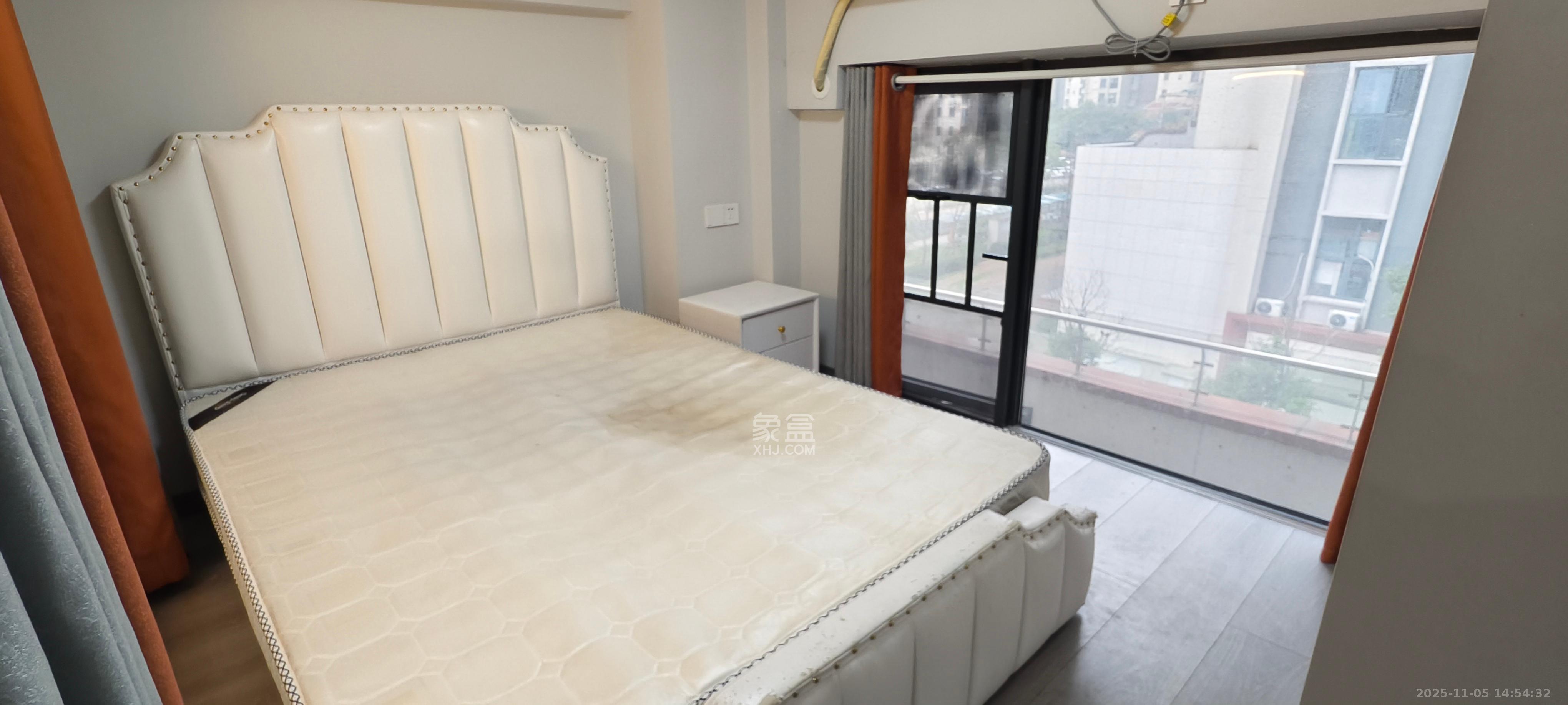 力高凤凰新天  2室2厅1卫    2200.0元/月室内图