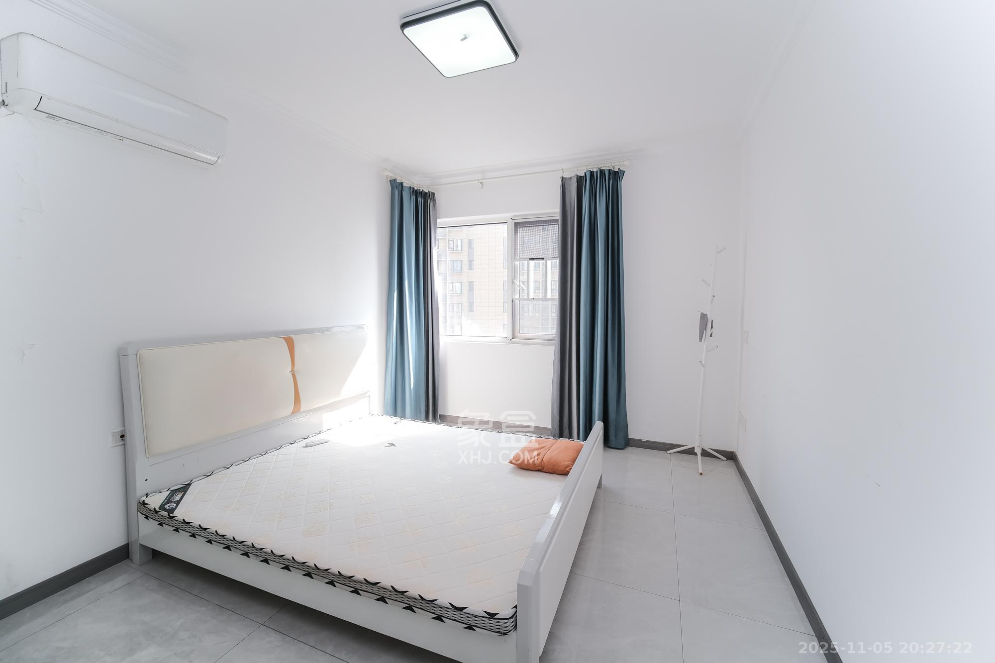 保利香槟国际  3室2厅1卫    86.0万卧室