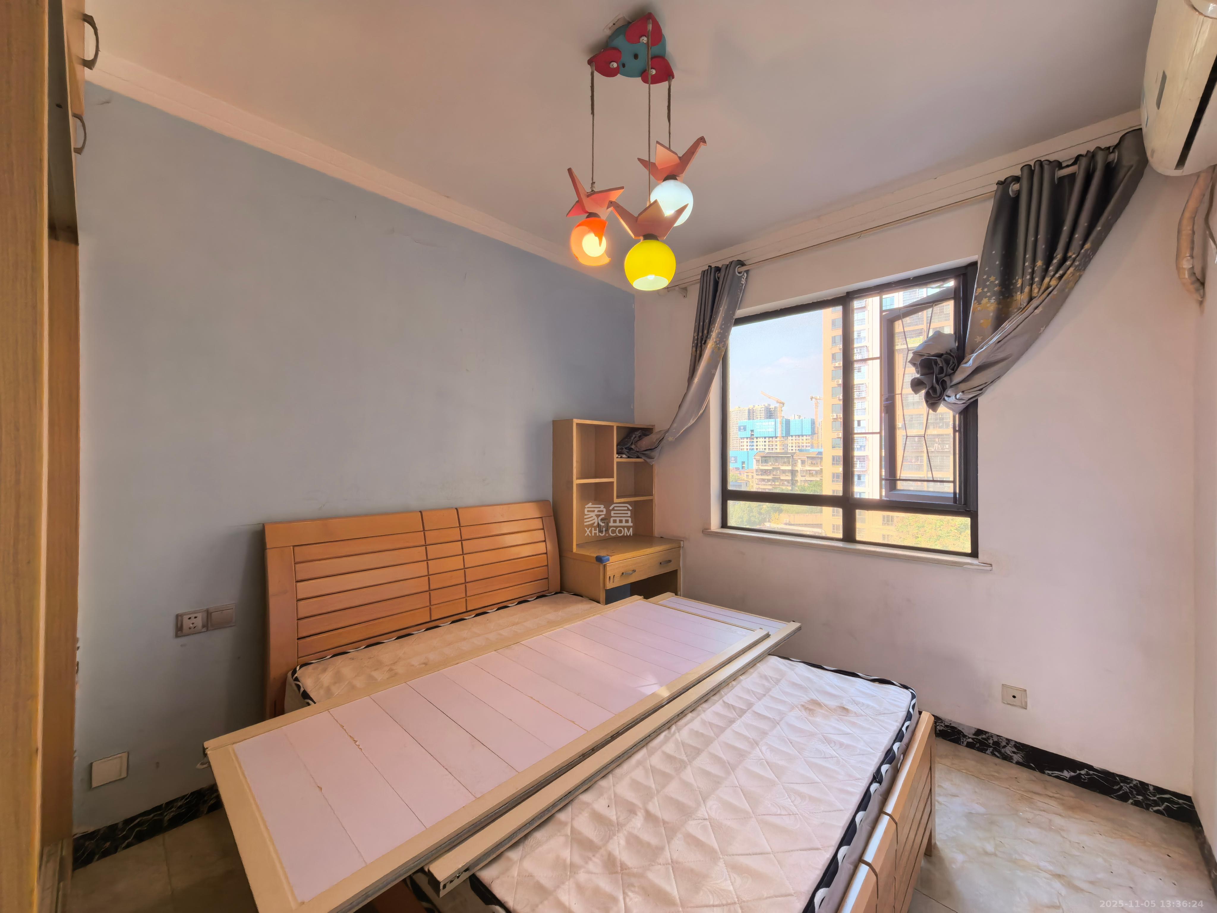 东岸梅园小区  3室2厅2卫    2400.0元/月室内图