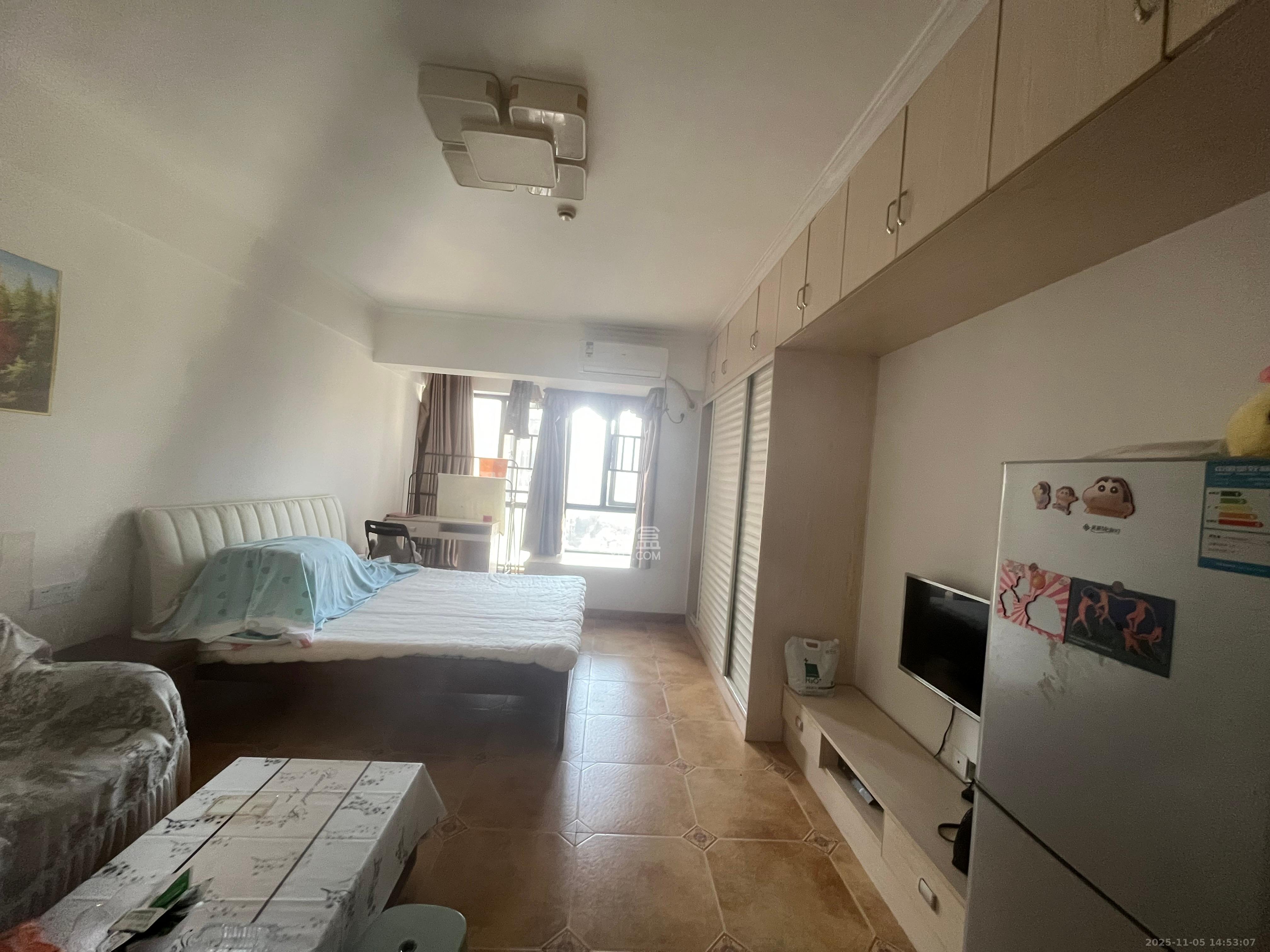 英郡年华  1室1厅1卫    1200.0元/月