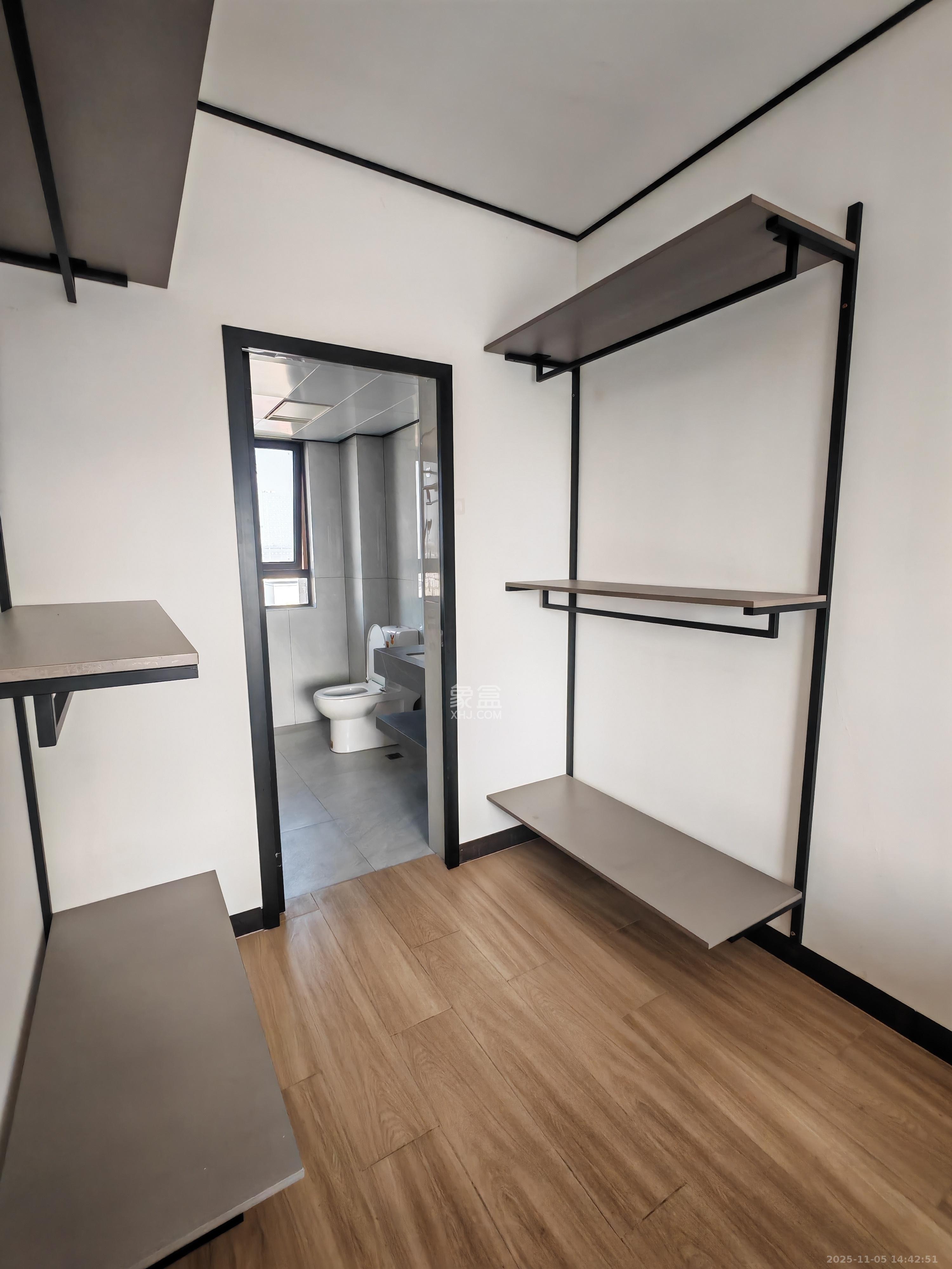 汉唐世家一期 3室2厅2卫 2600.0元/月 汉唐世家一期 3室2厅2卫 2600.0元/月室内图