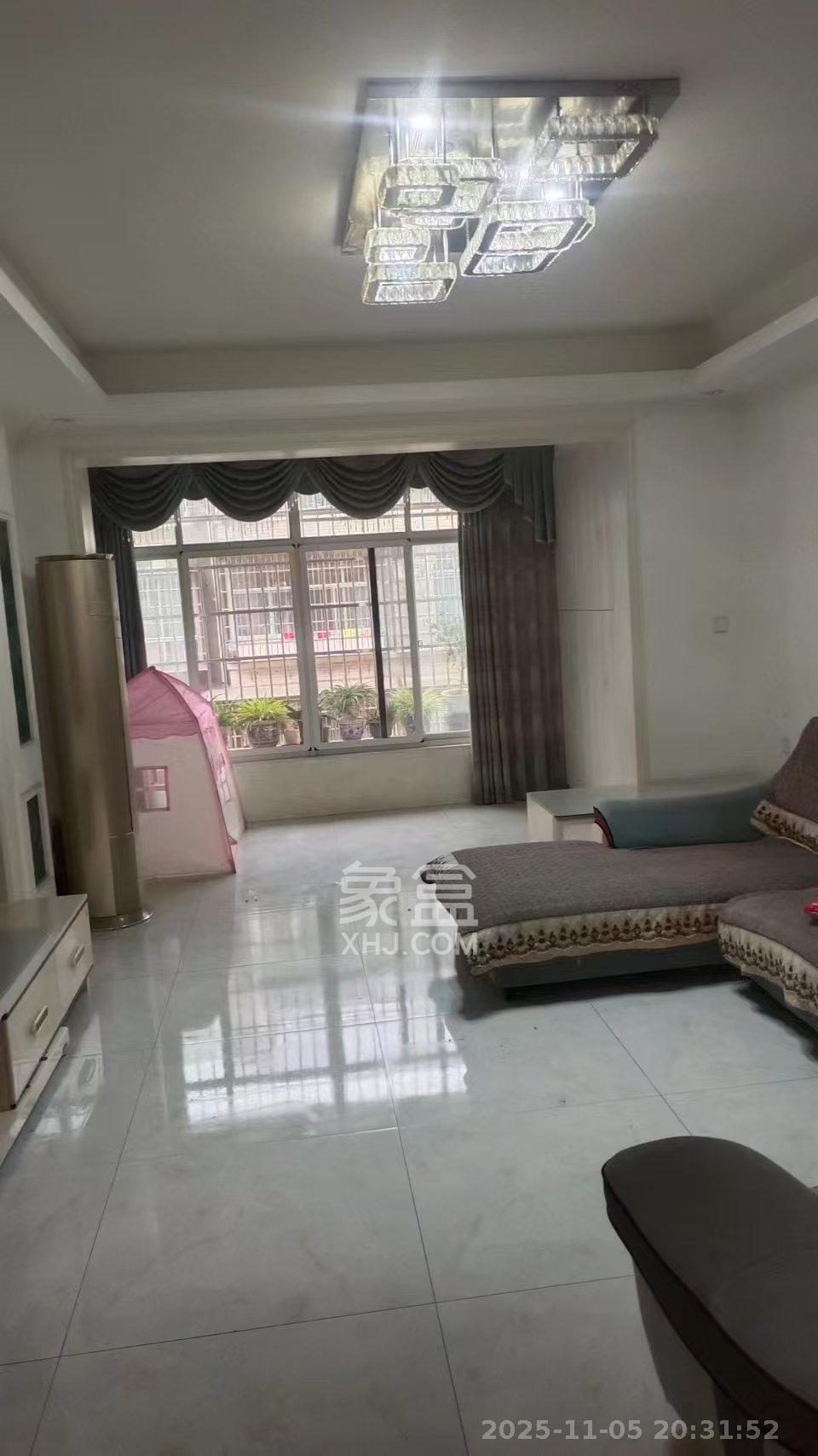 锑都家园  3室2厅2卫    1600.0元/月室内图