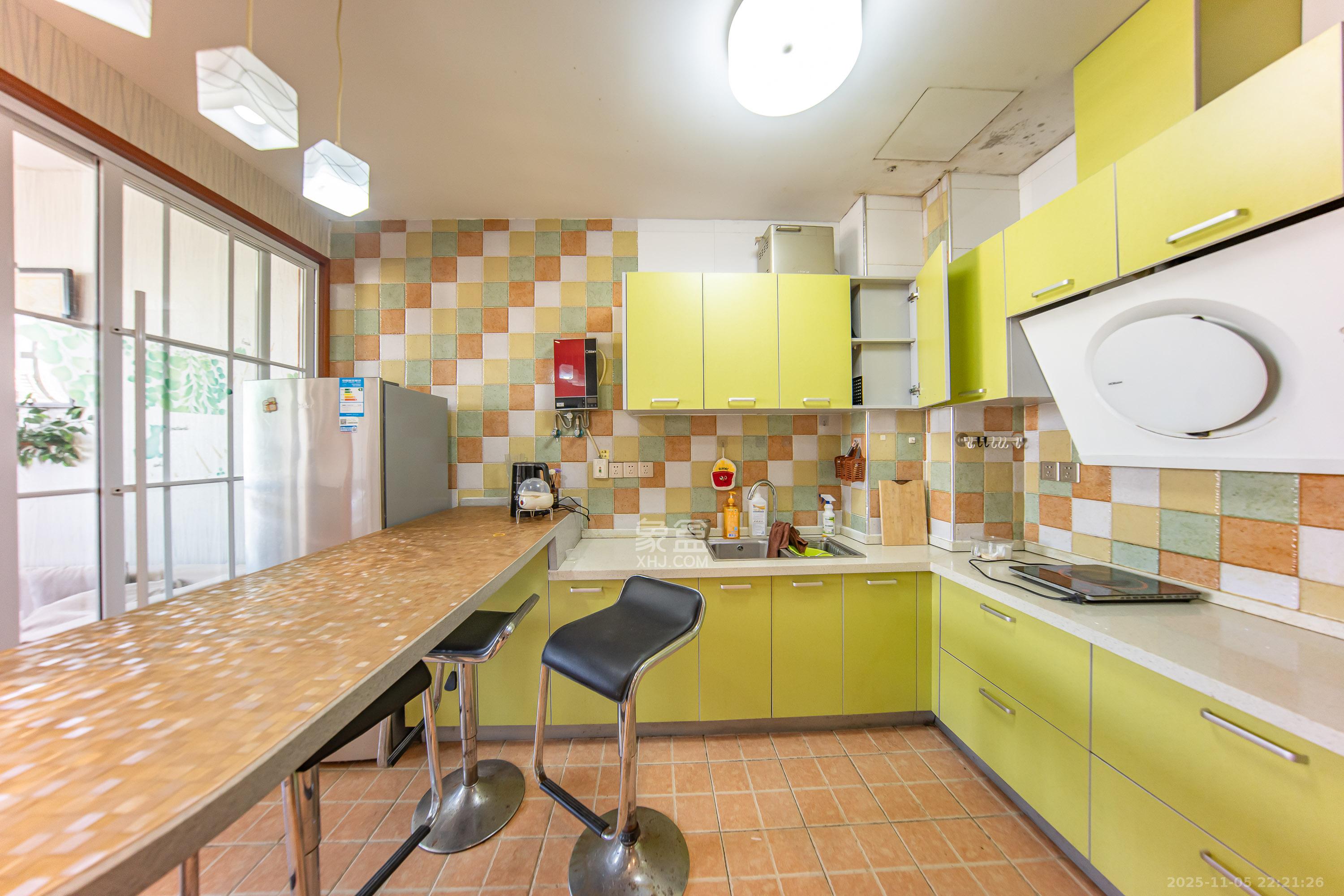 阳光100三期  1室1厅1卫    55.0万厨房