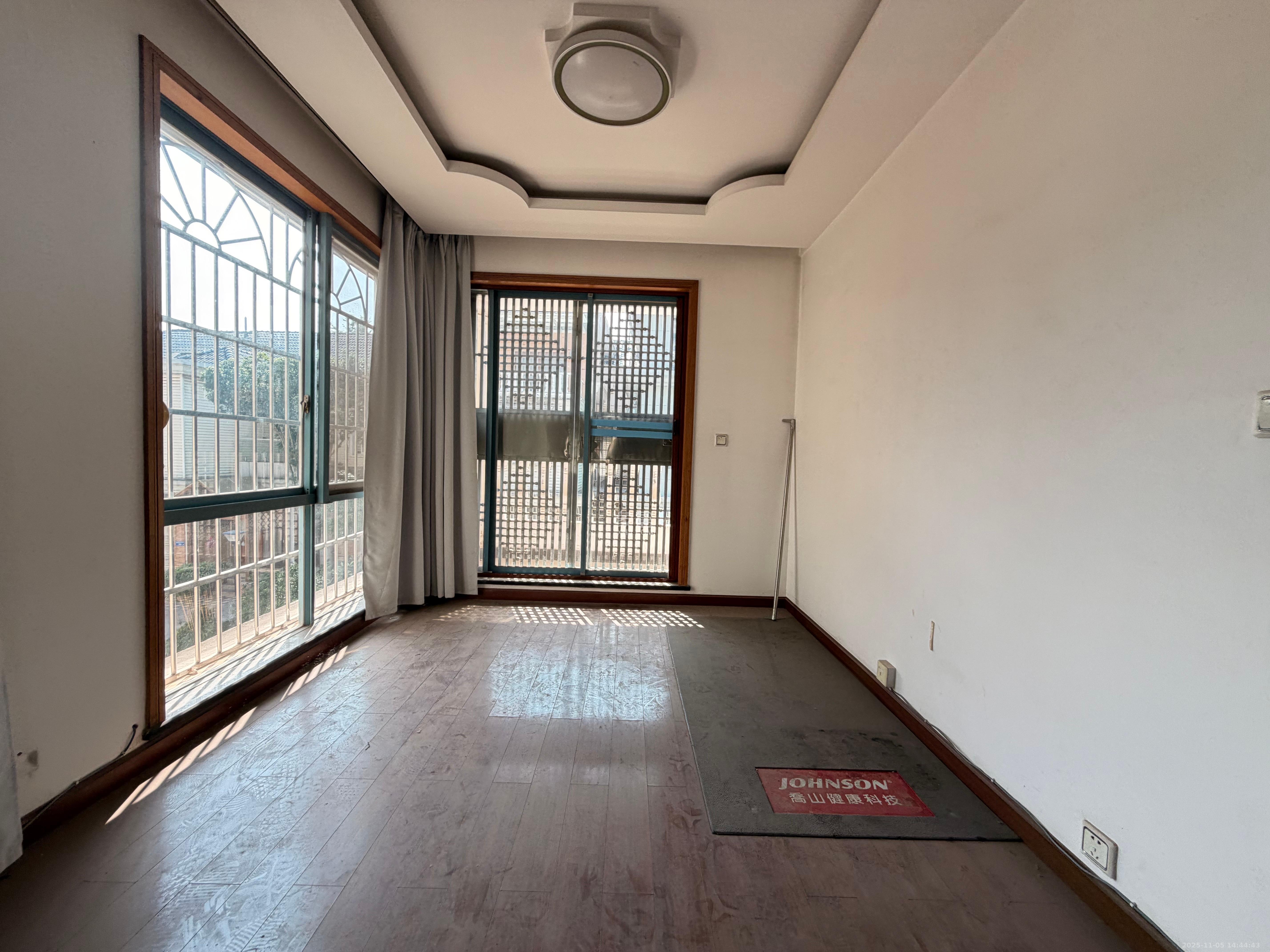 湘龙家园 5室2厅2卫 3000.0元/月 湘龙家园 5室2厅2卫 3000.0元/月室内图