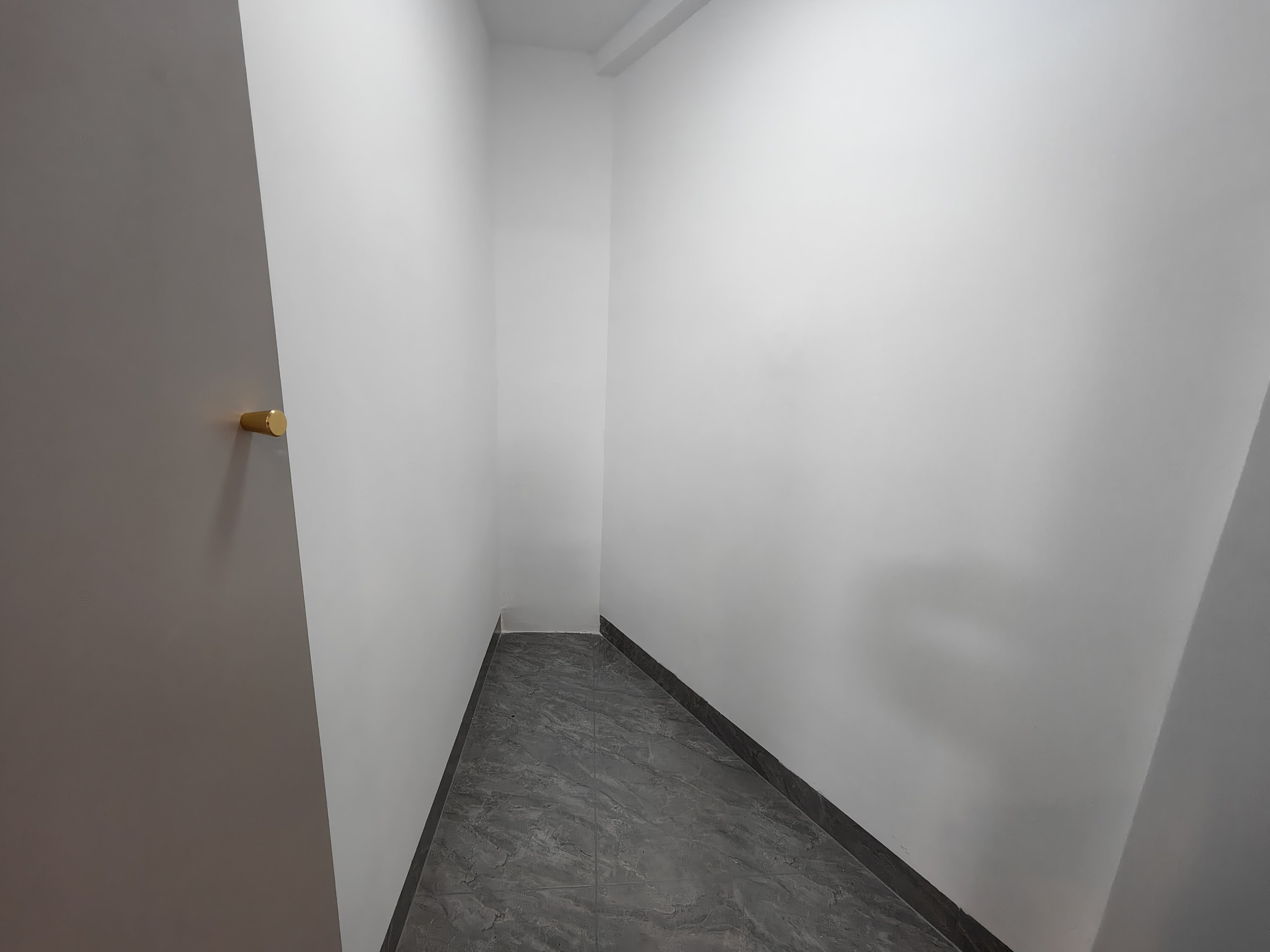 皇家花园 5室2厅2卫 123.0万 皇家花园 5室2厅2卫 123.0万客厅