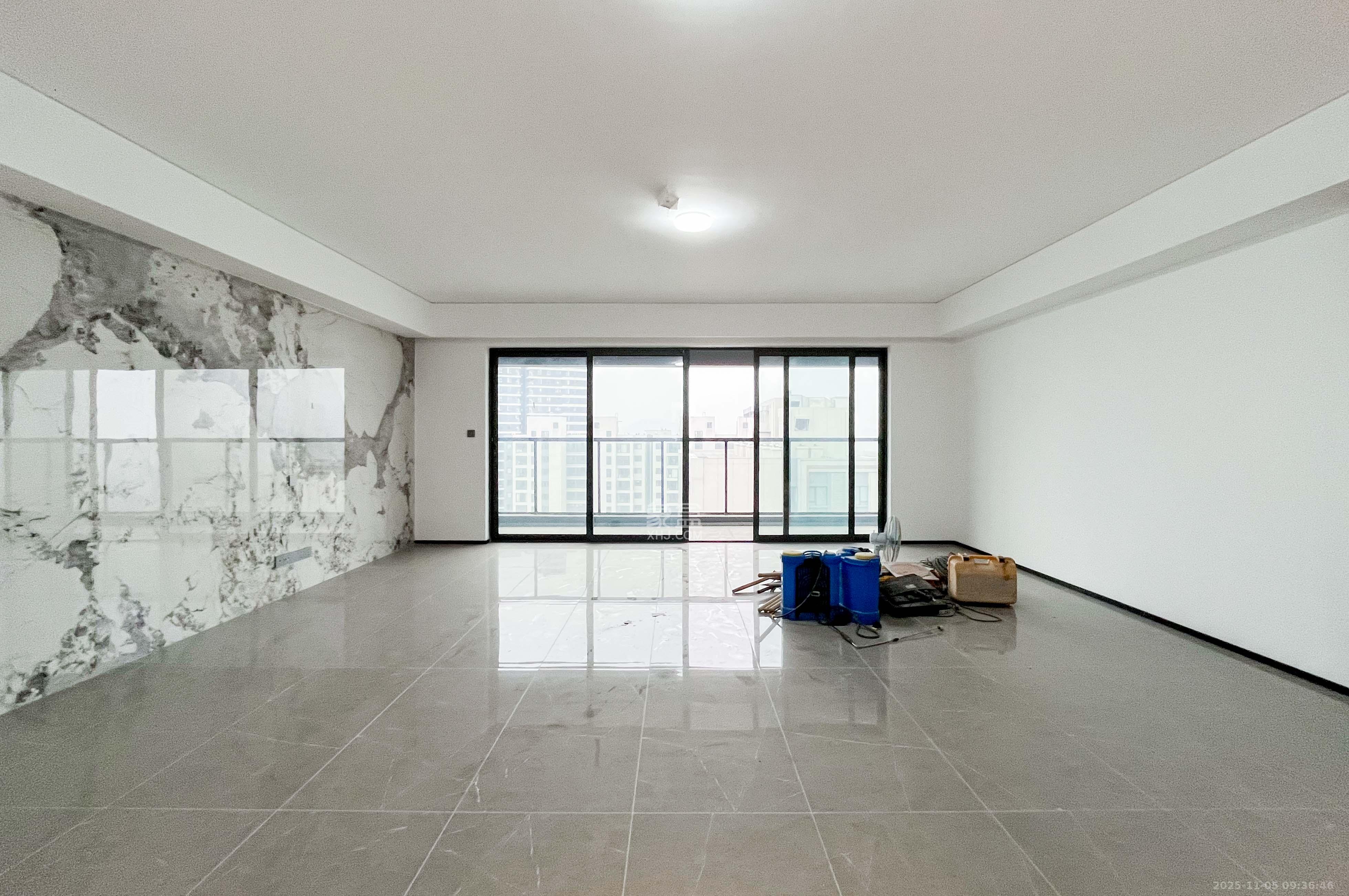 金地峯范 4室2厅2卫 280.0万 金地峯范 4室2厅2卫 280.0万客厅