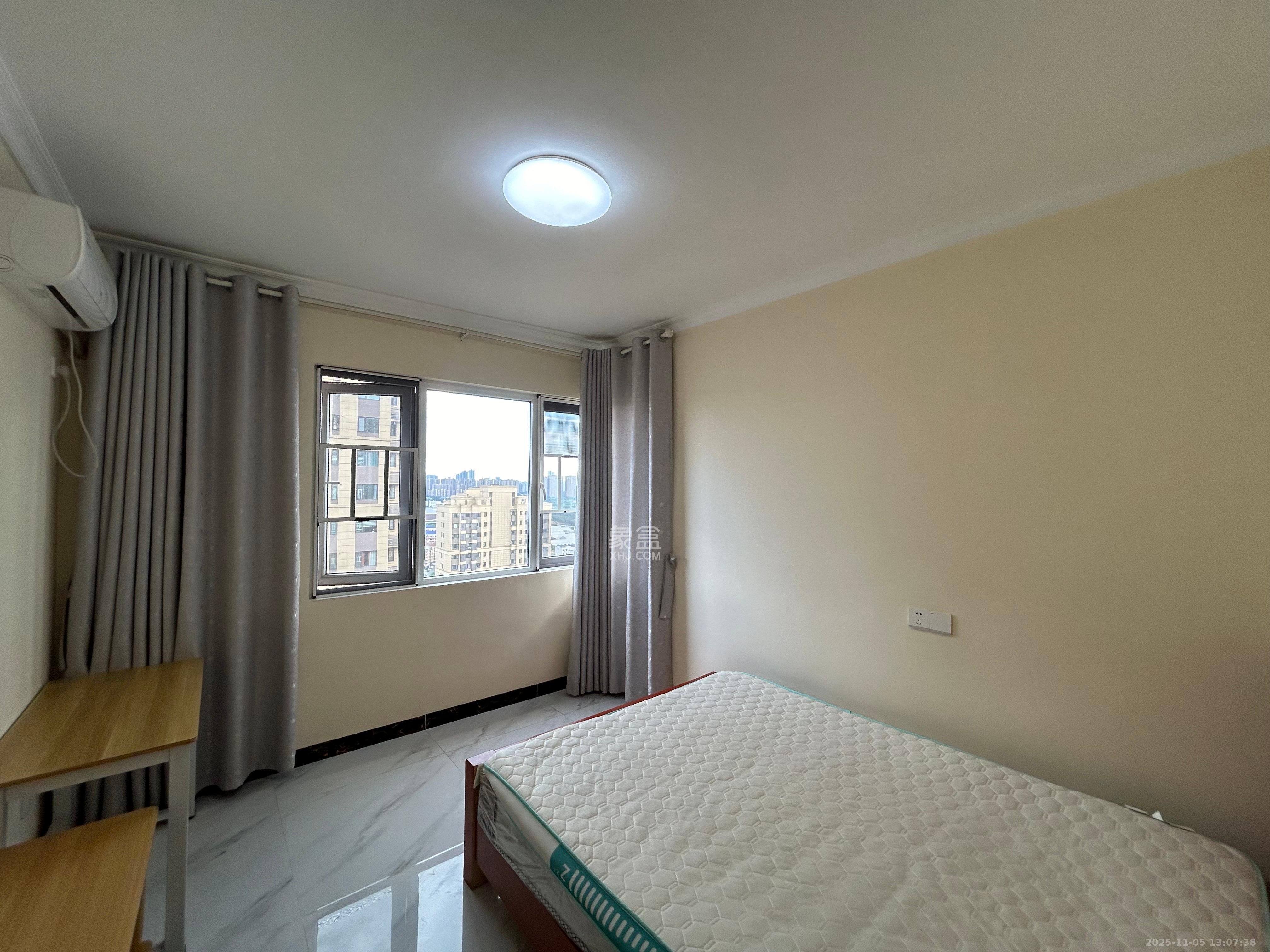 保利香槟国际  1室1厅1卫    2000.0元/月室内图