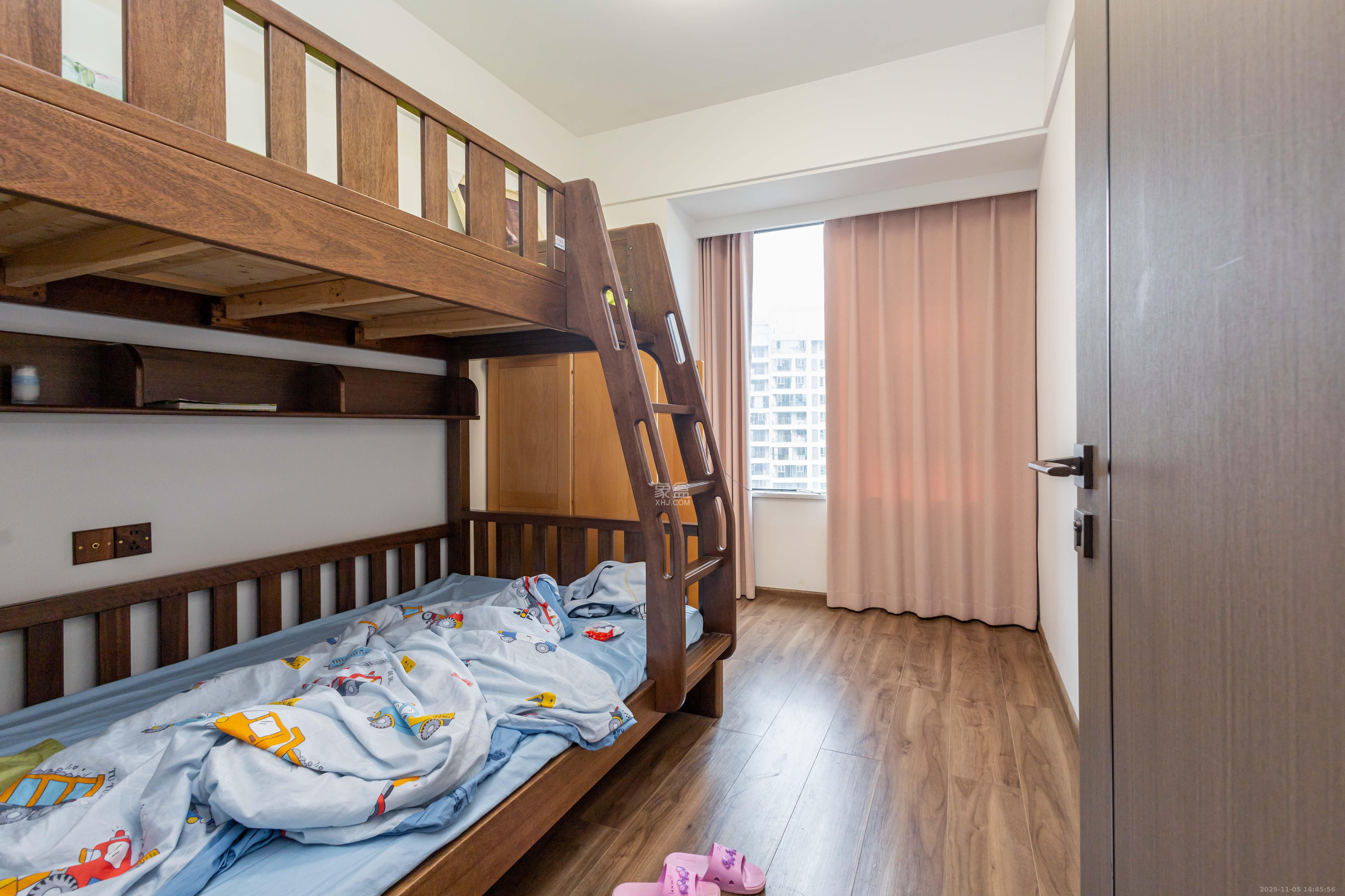 金茂建发观悦 3室2厅2卫 205.0万 金茂建发观悦 3室2厅2卫 205.0万卧室